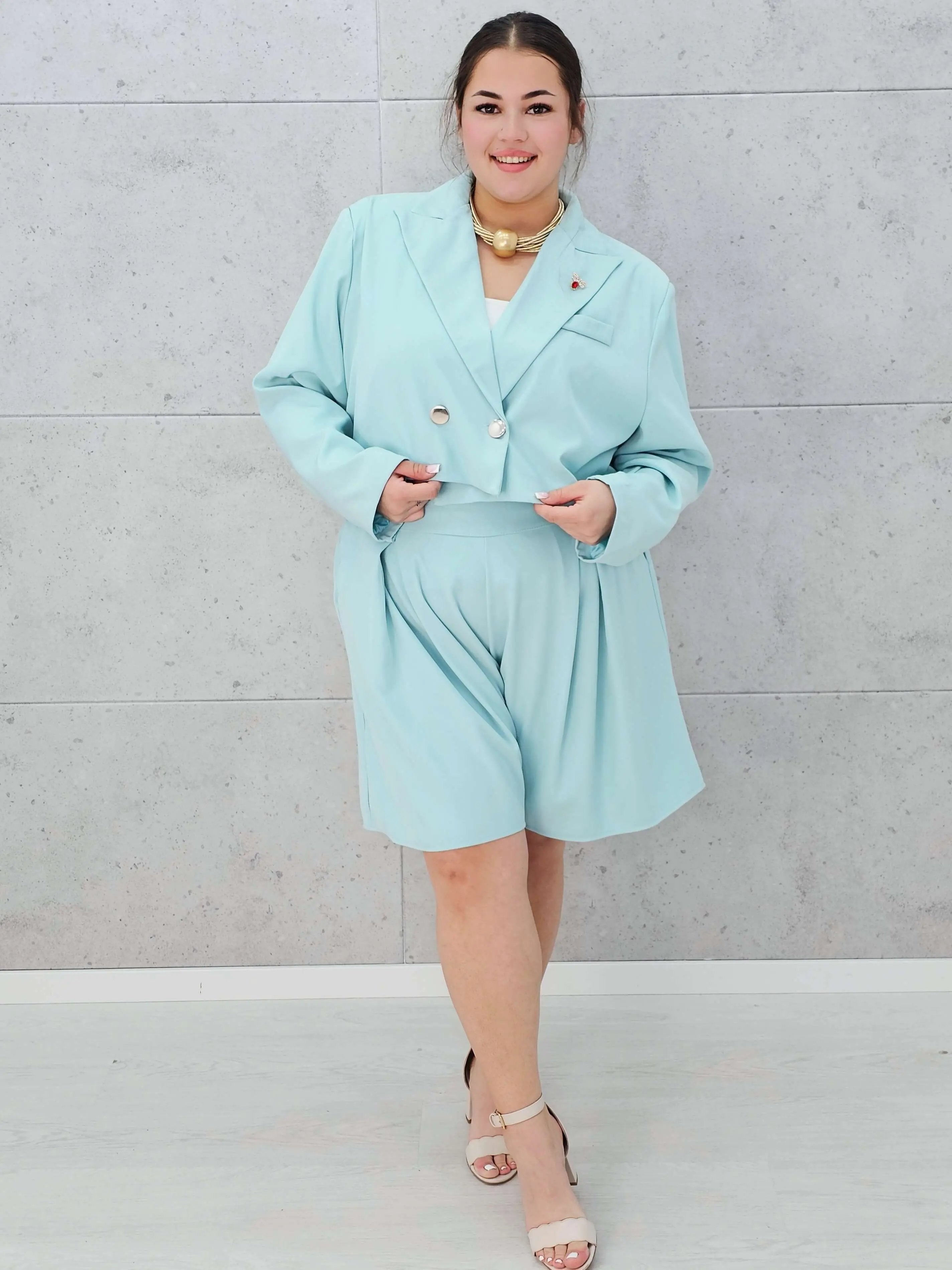 Garniturowy komplet z krótką marynarką i szortami - w 6 kolorach Stylowa XL