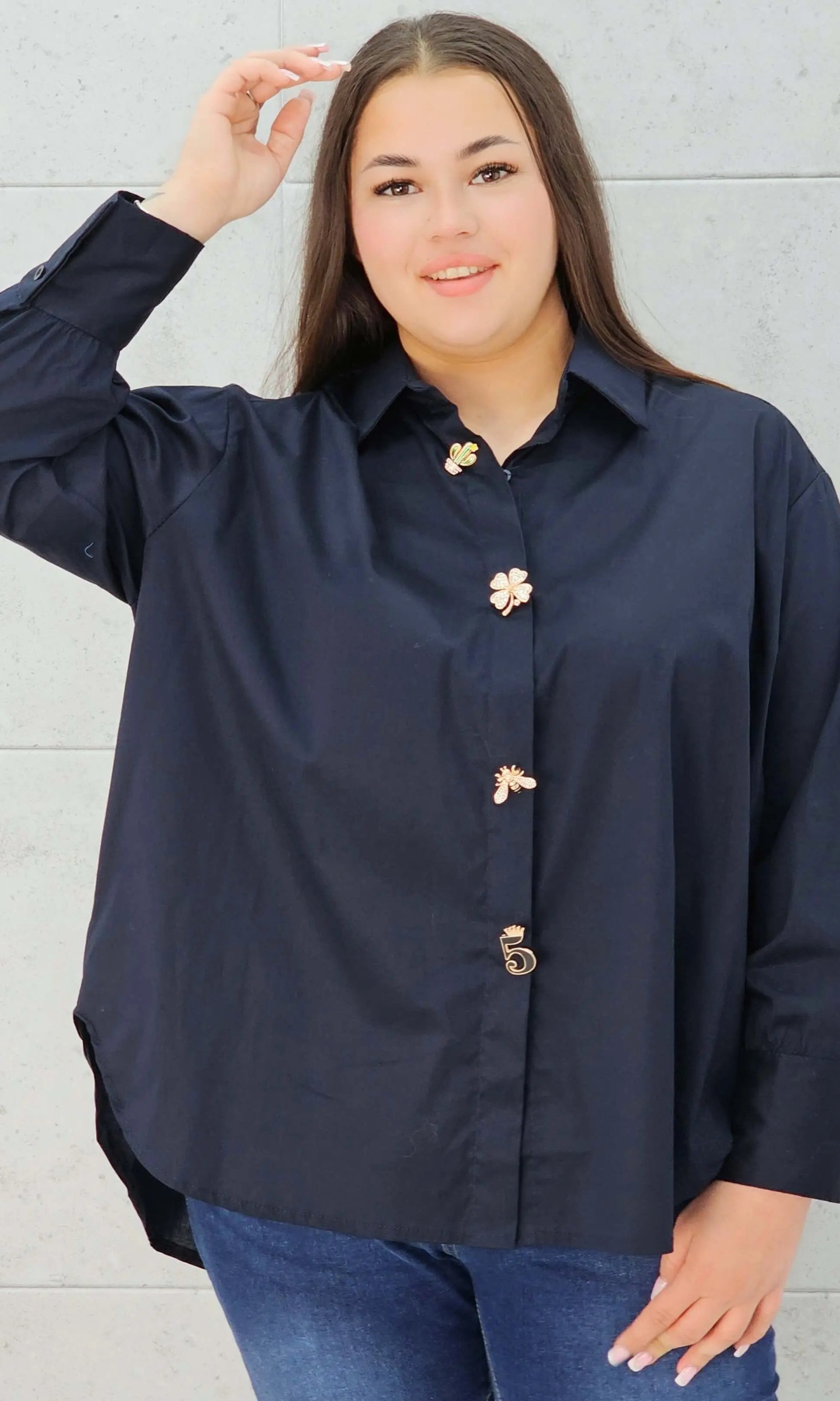 Granatowa koszula plus size z biżuteryjnym akcentem Stylowa XL