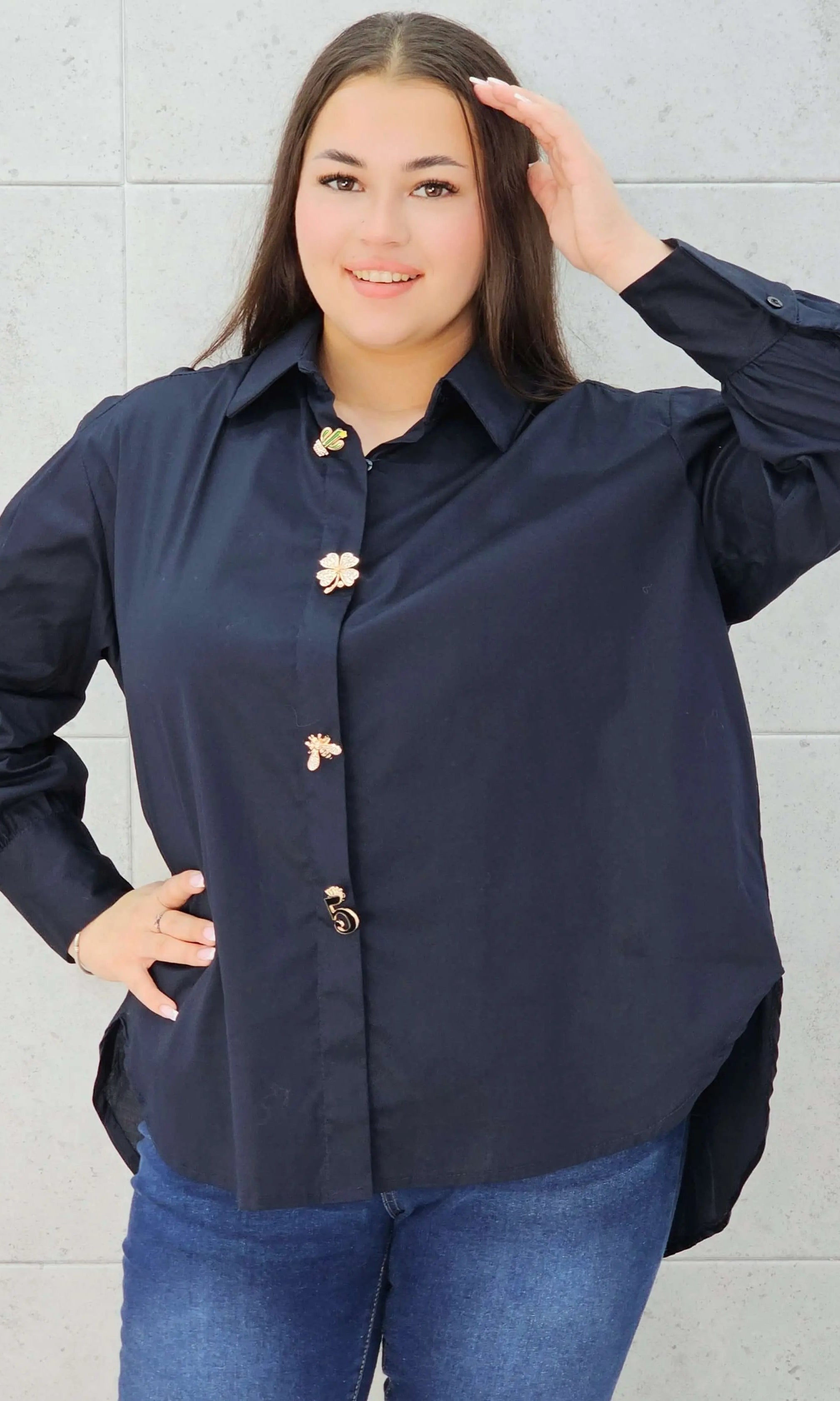 Granatowa koszula plus size z biżuteryjnym akcentem Stylowa XL