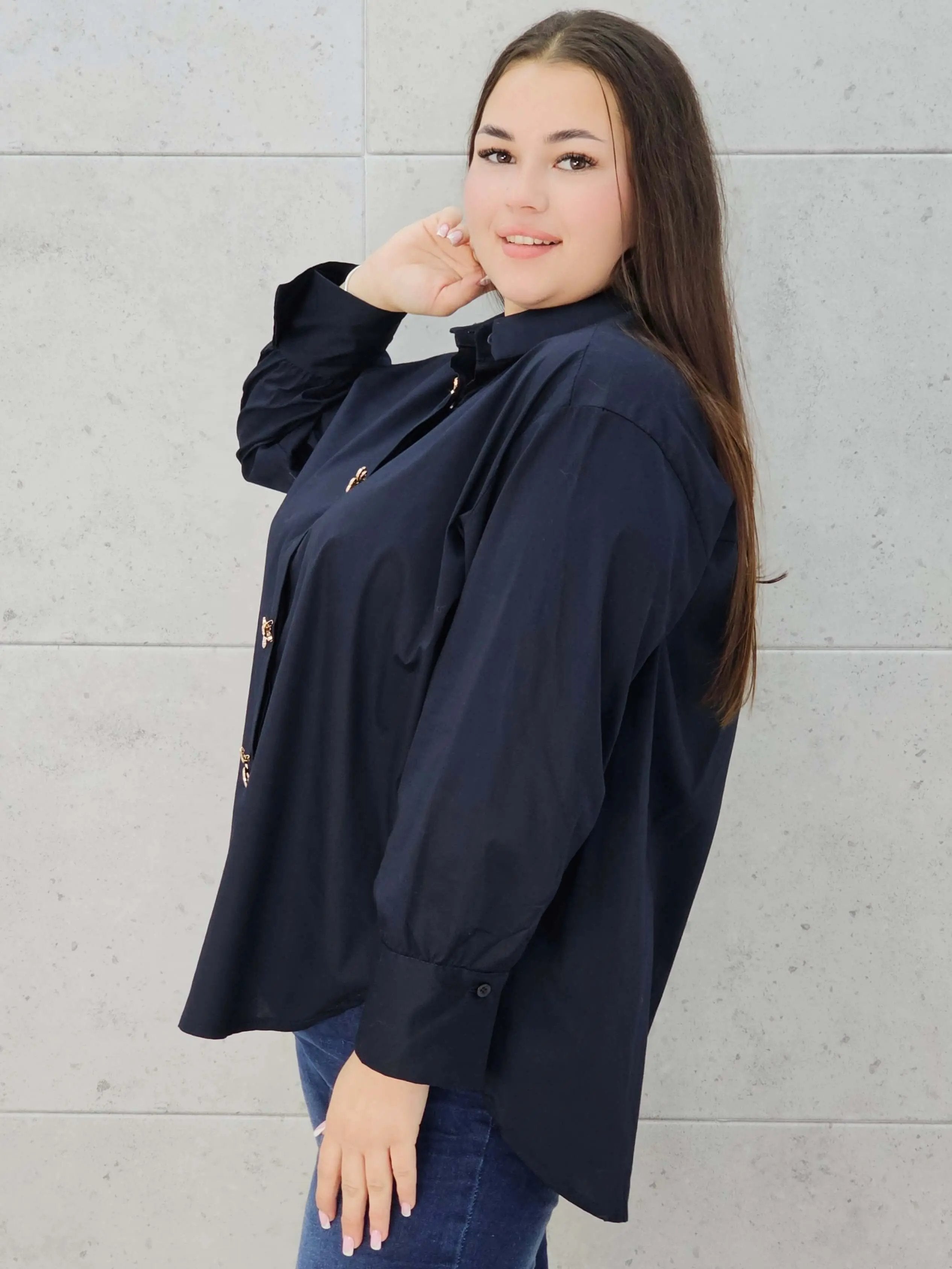 Granatowa koszula plus size z biżuteryjnym akcentem Stylowa XL