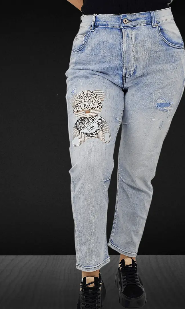 Jasne jeansy z aplikacją misia Stylowa XL