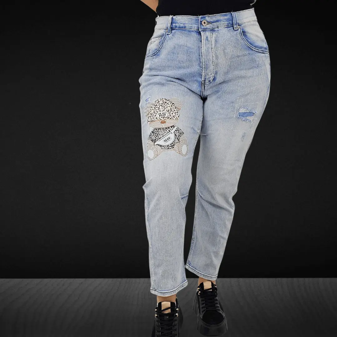 Jasne jeansy z aplikacją misia Stylowa XL