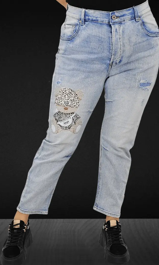 Jasne jeansy z aplikacją misia Stylowa XL