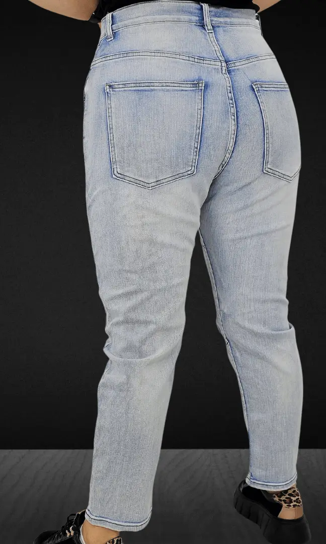 Jasne jeansy z aplikacją misia Stylowa XL