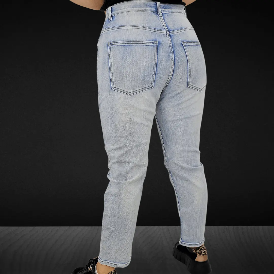 Jasne jeansy z aplikacją misia Stylowa XL