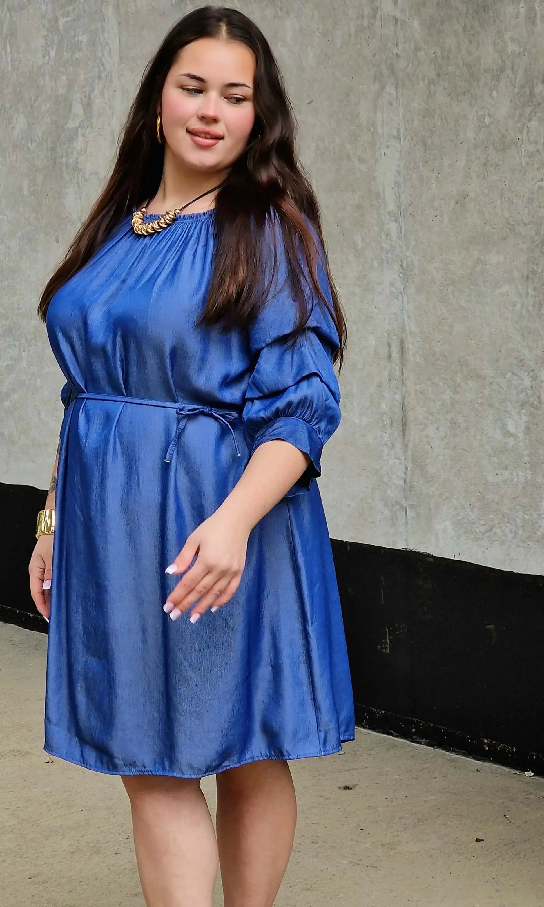 Jeans-owa sukienka z marszczonym rękawem Stylowa XL