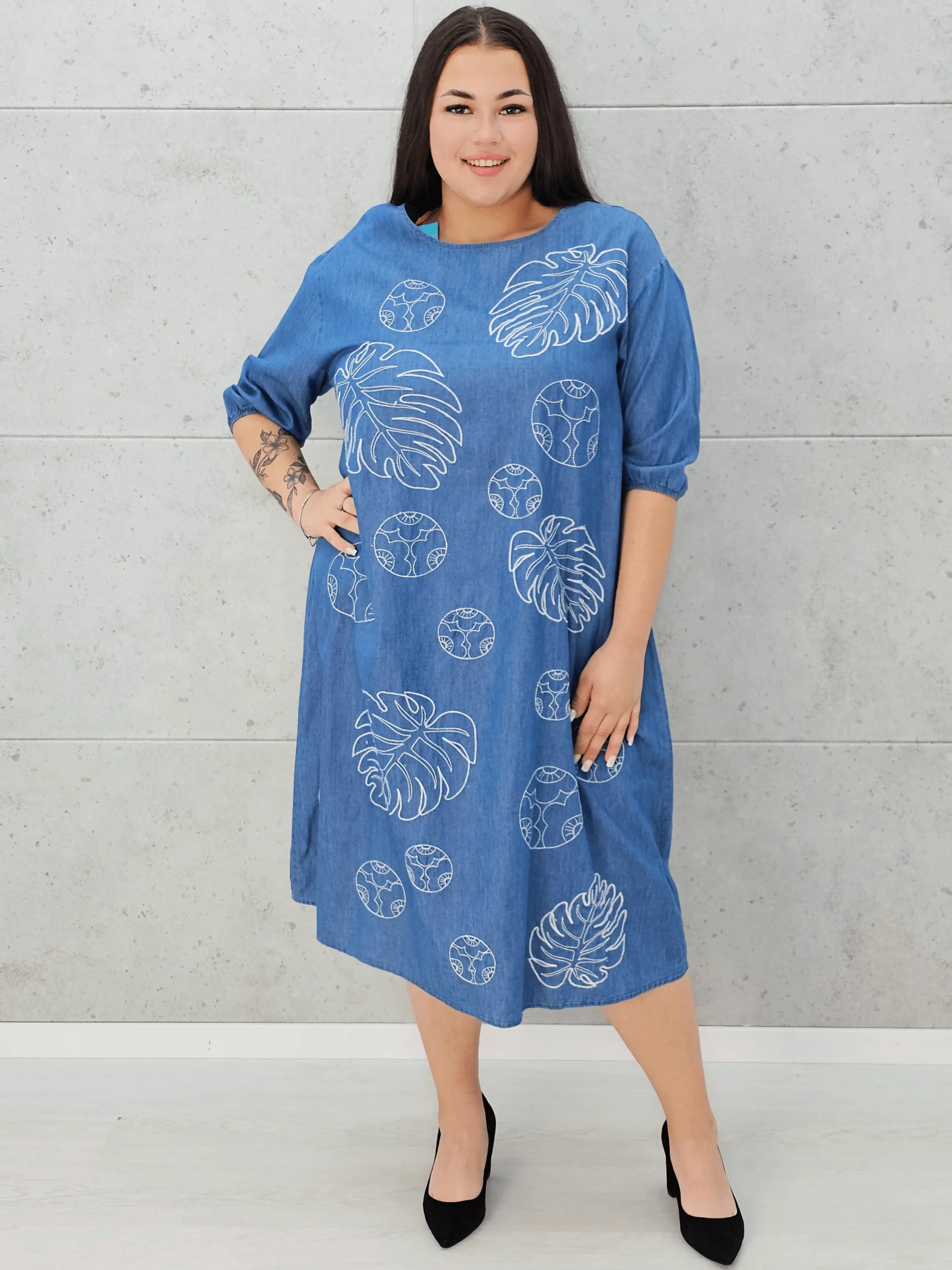 Jeansowa sukienka oversize z haftem moda dla kobiet plus size Stylowa XL