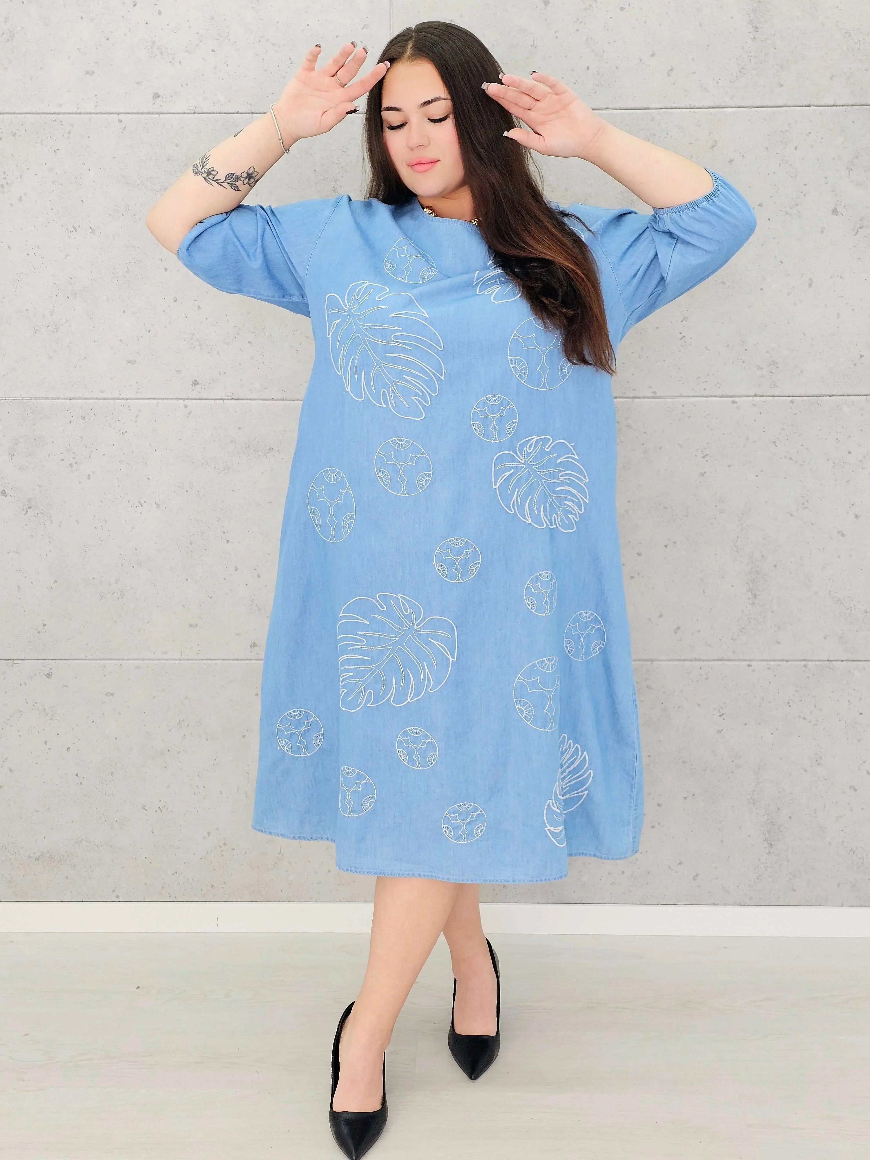 Jeansowa sukienka oversize z haftem moda dla kobiet plus size Stylowa XL