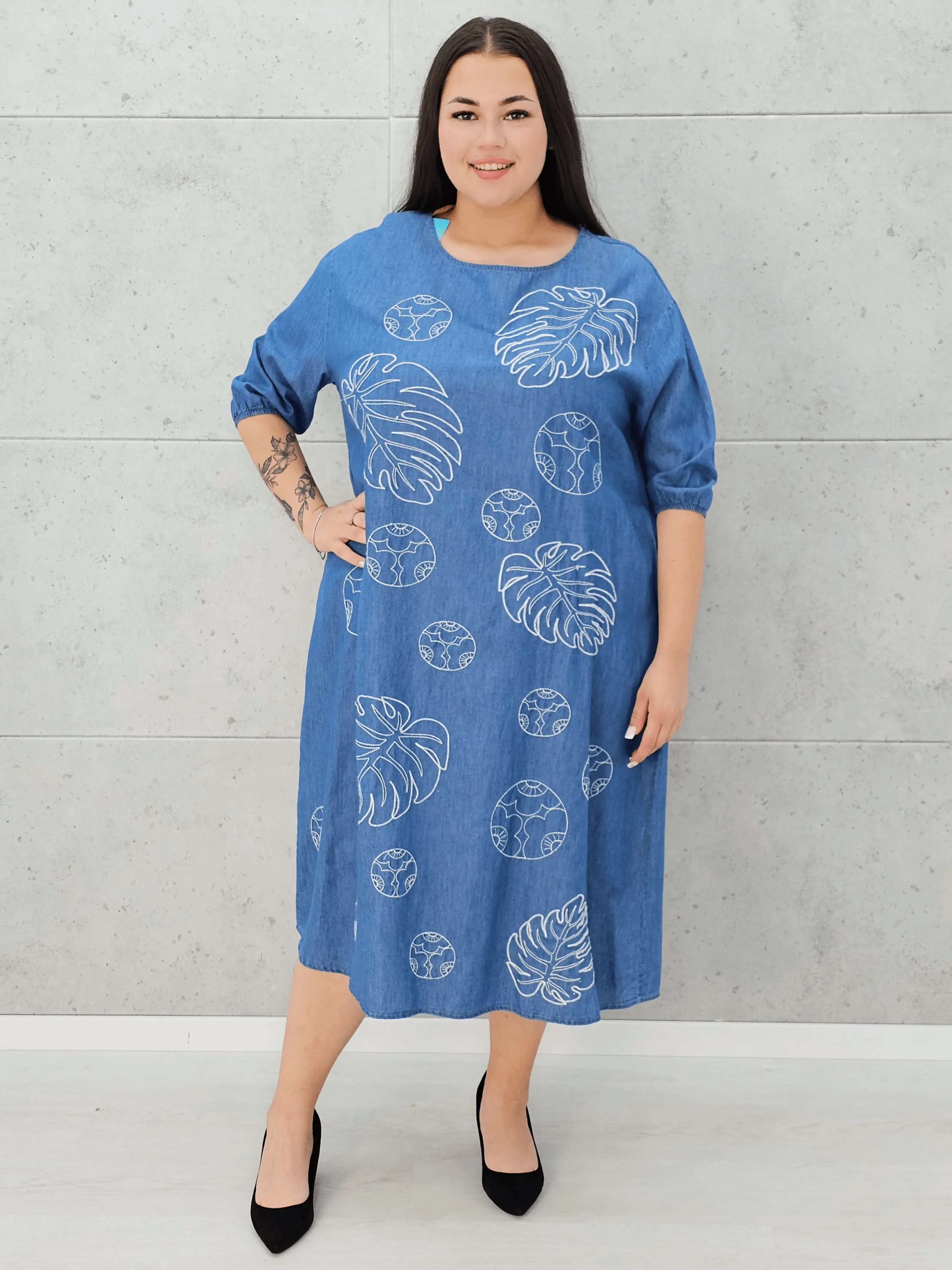 Jeansowa sukienka oversize z haftem moda dla kobiet plus size Stylowa XL