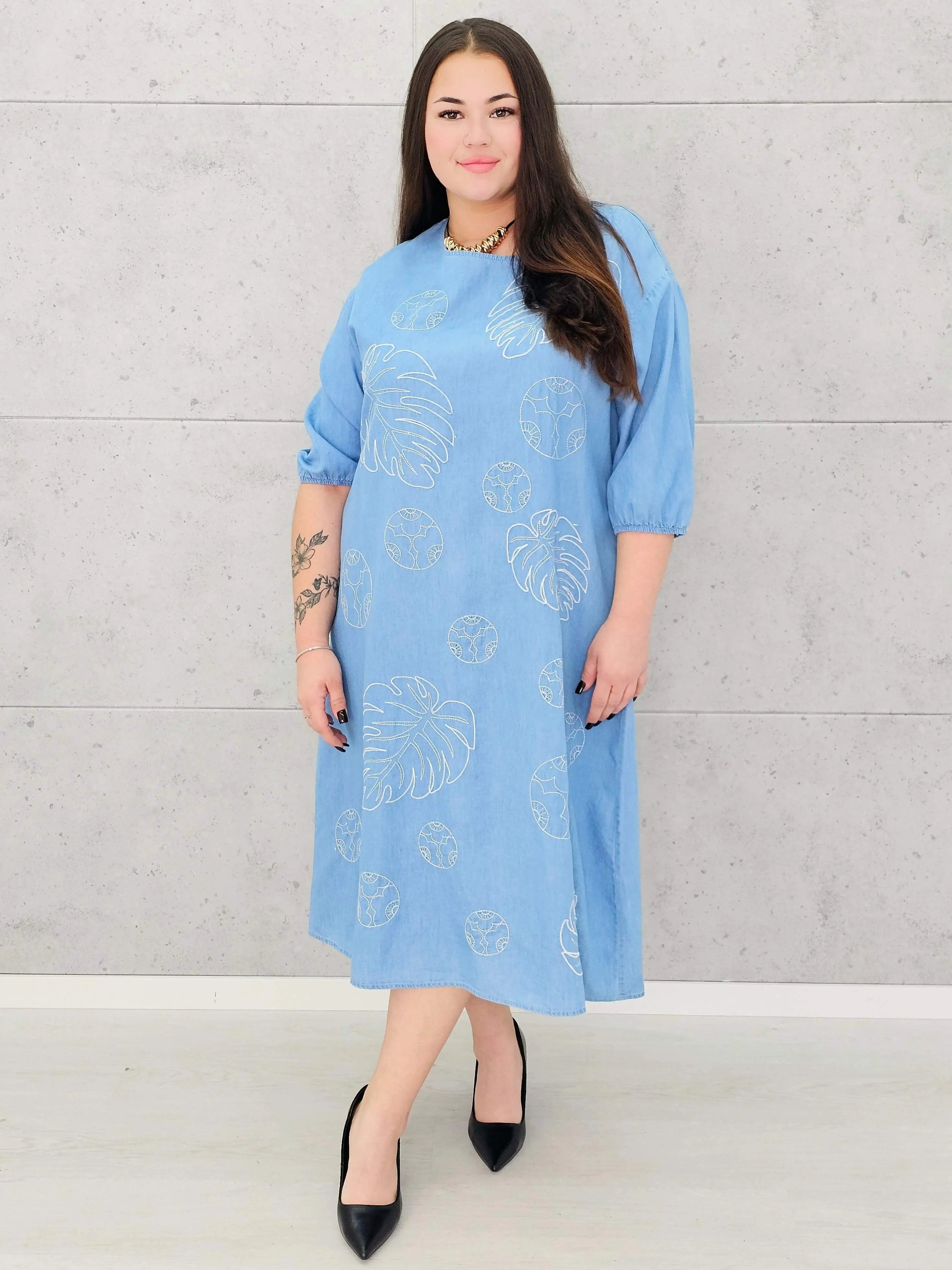 Jeansowa sukienka oversize z haftem moda dla kobiet plus size Stylowa XL