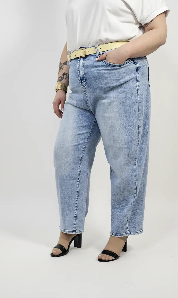 Jeansy plus size jasnoniebieskie z wysokim stanem – wygodne spodnie XXL Stylowa XL