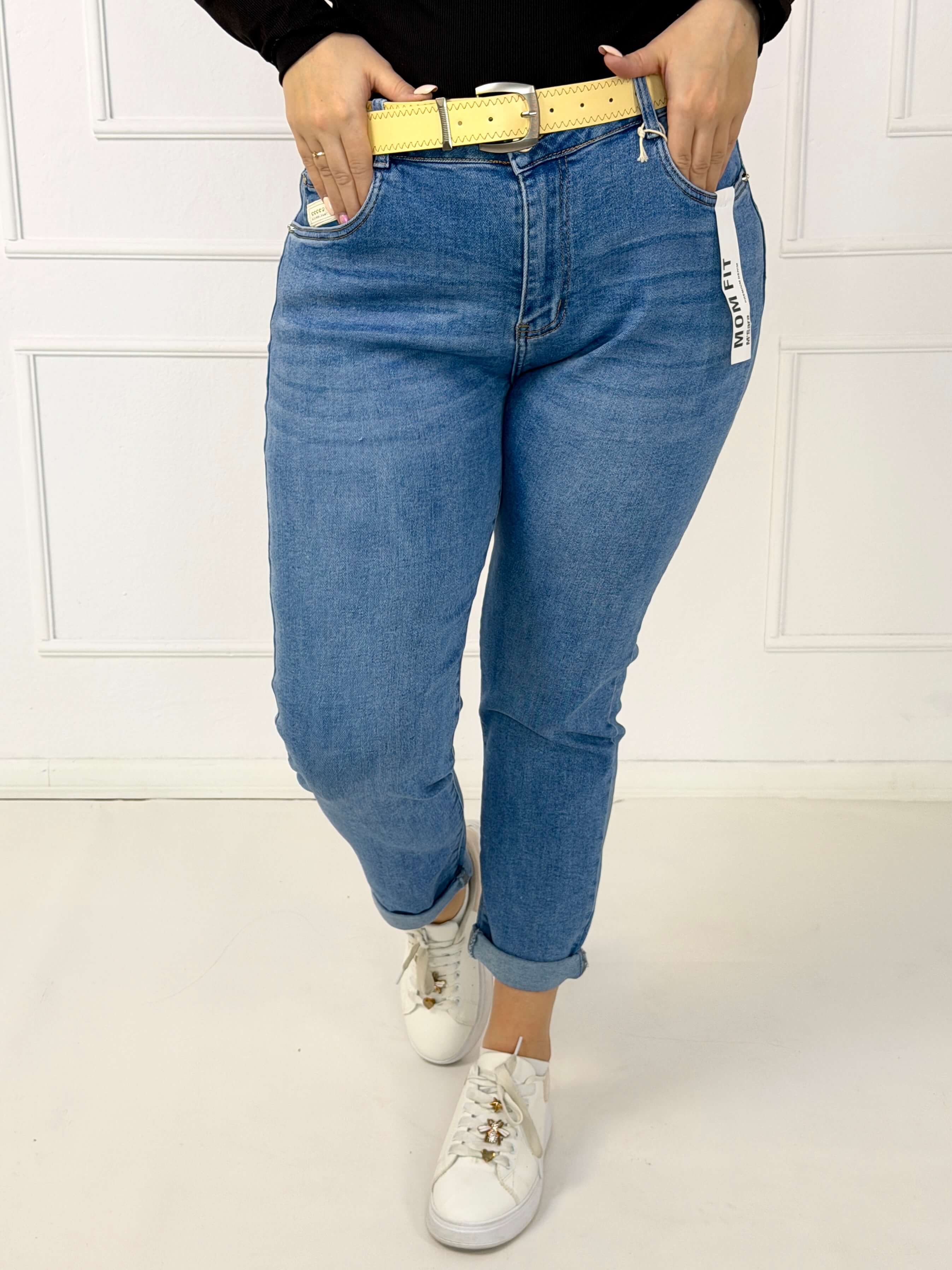 Jeansy plus size mom fit z paskiem – klasyka w nowoczesnym wydaniu Stylowa XL
