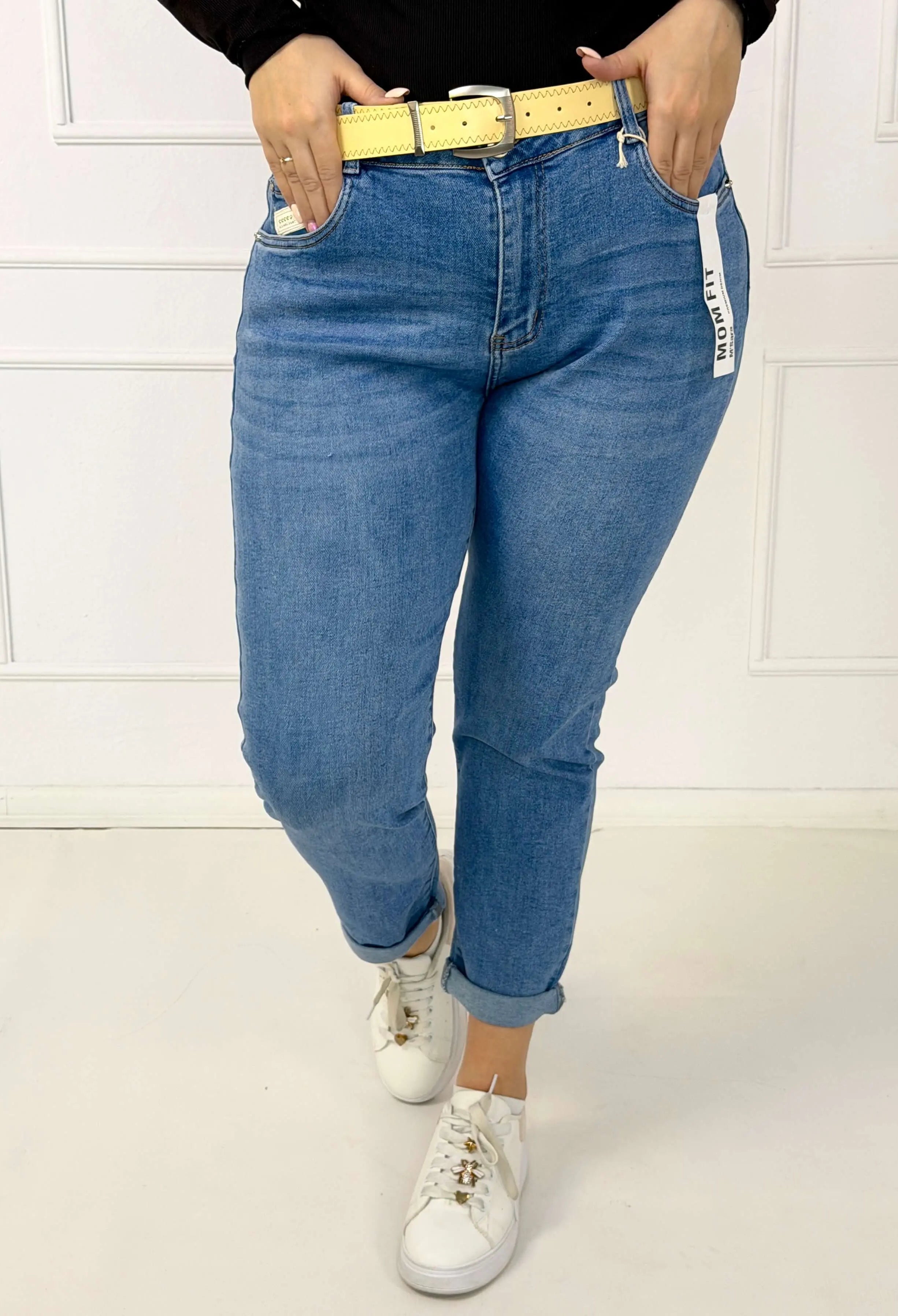 Jeansy plus size mom fit z paskiem – klasyka w nowoczesnym wydaniu Stylowa XL