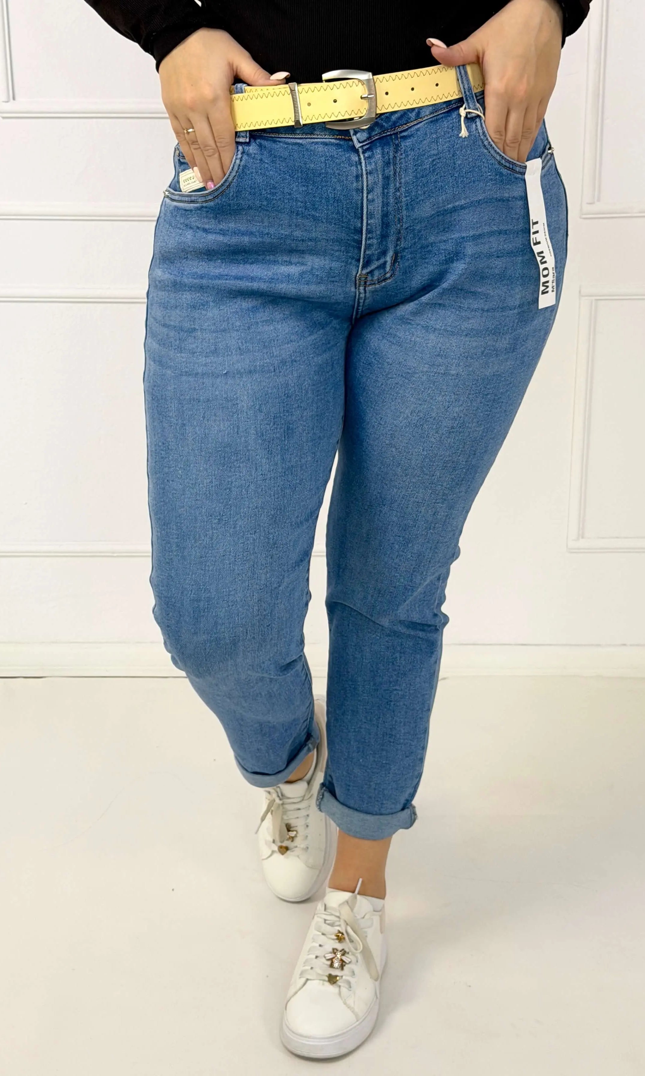 Jeansy plus size mom fit z paskiem – klasyka w nowoczesnym wydaniu Stylowa XL
