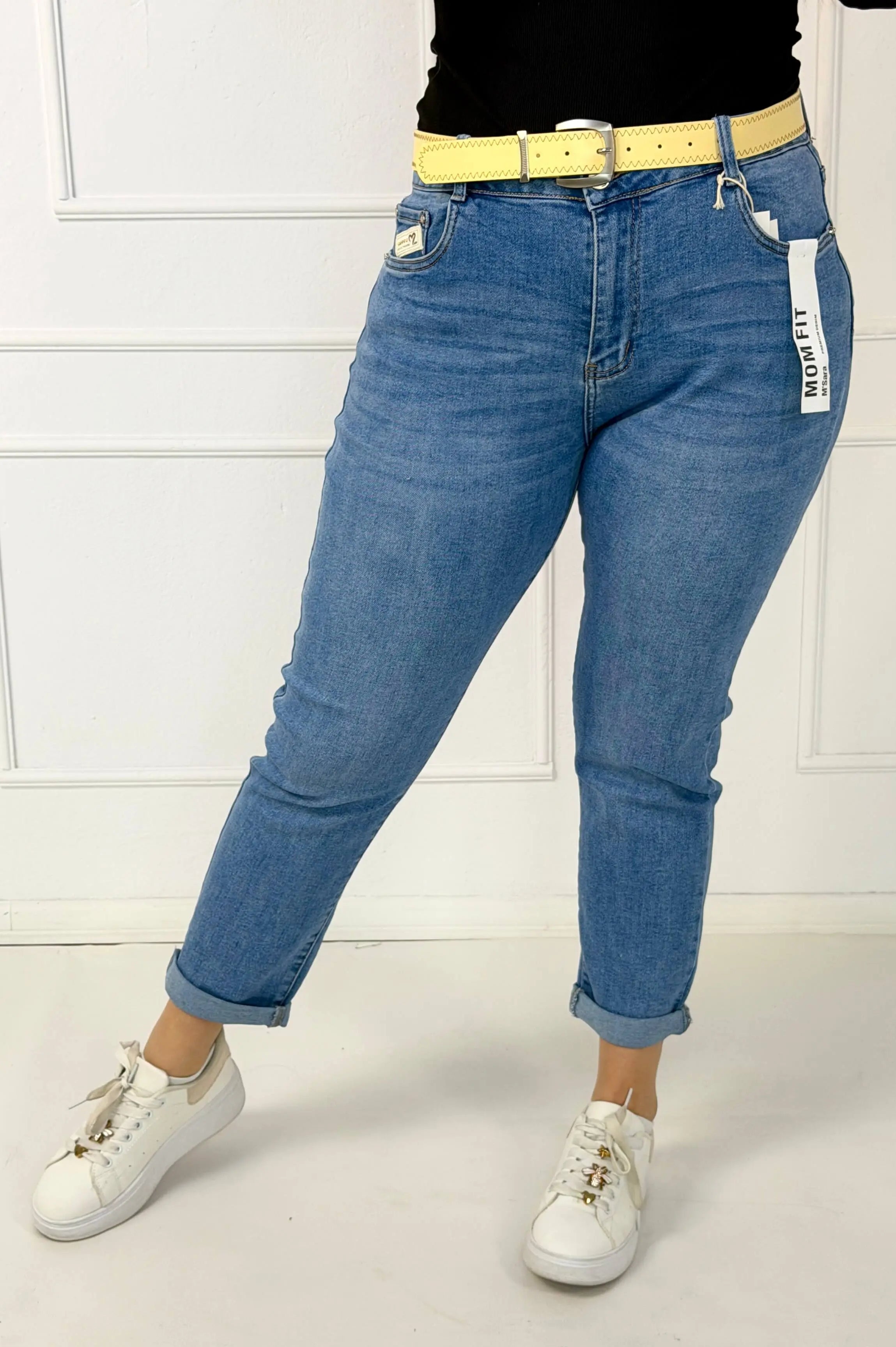 Jeansy plus size mom fit z paskiem – klasyka w nowoczesnym wydaniu Stylowa XL