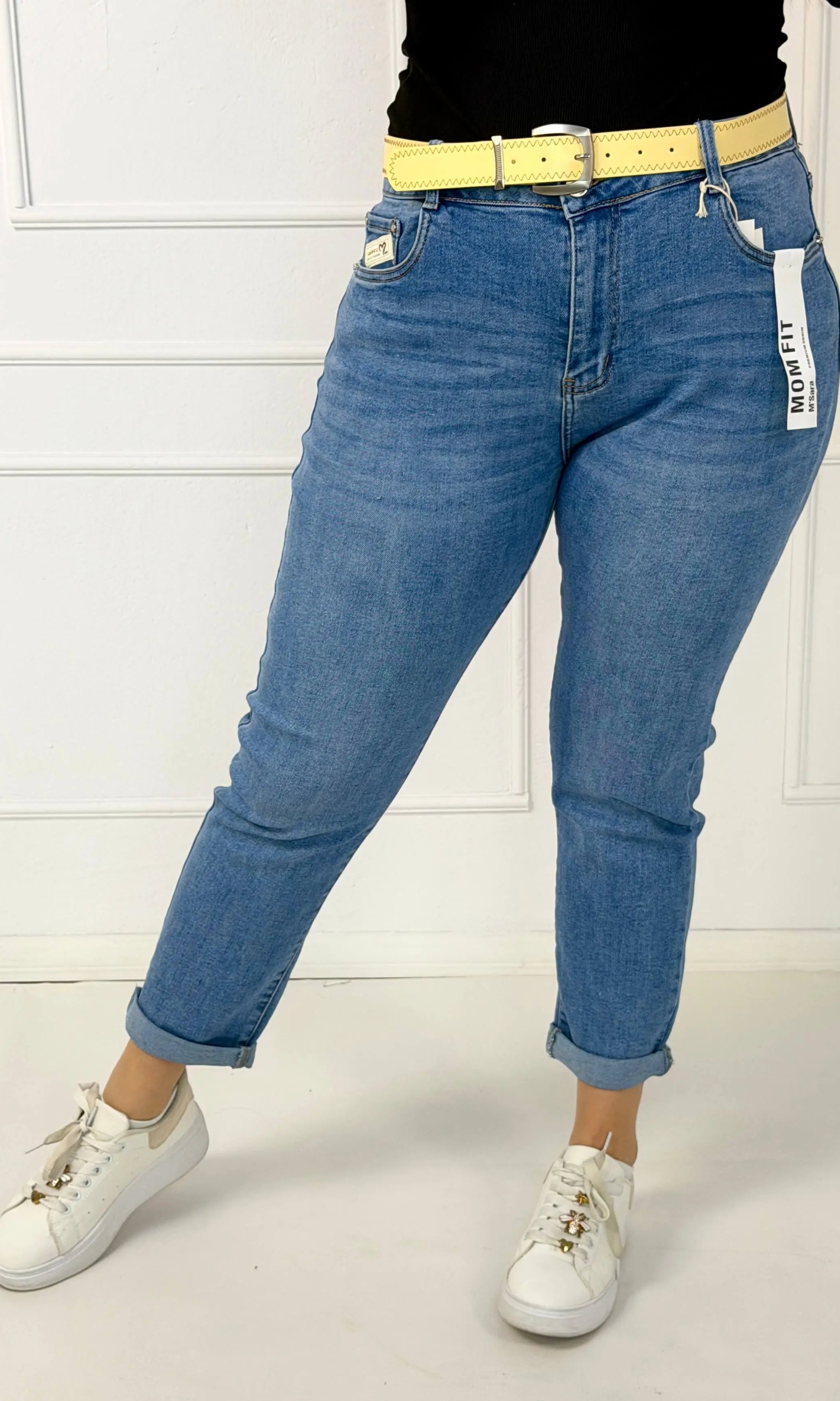Jeansy plus size mom fit z paskiem – klasyka w nowoczesnym wydaniu Stylowa XL
