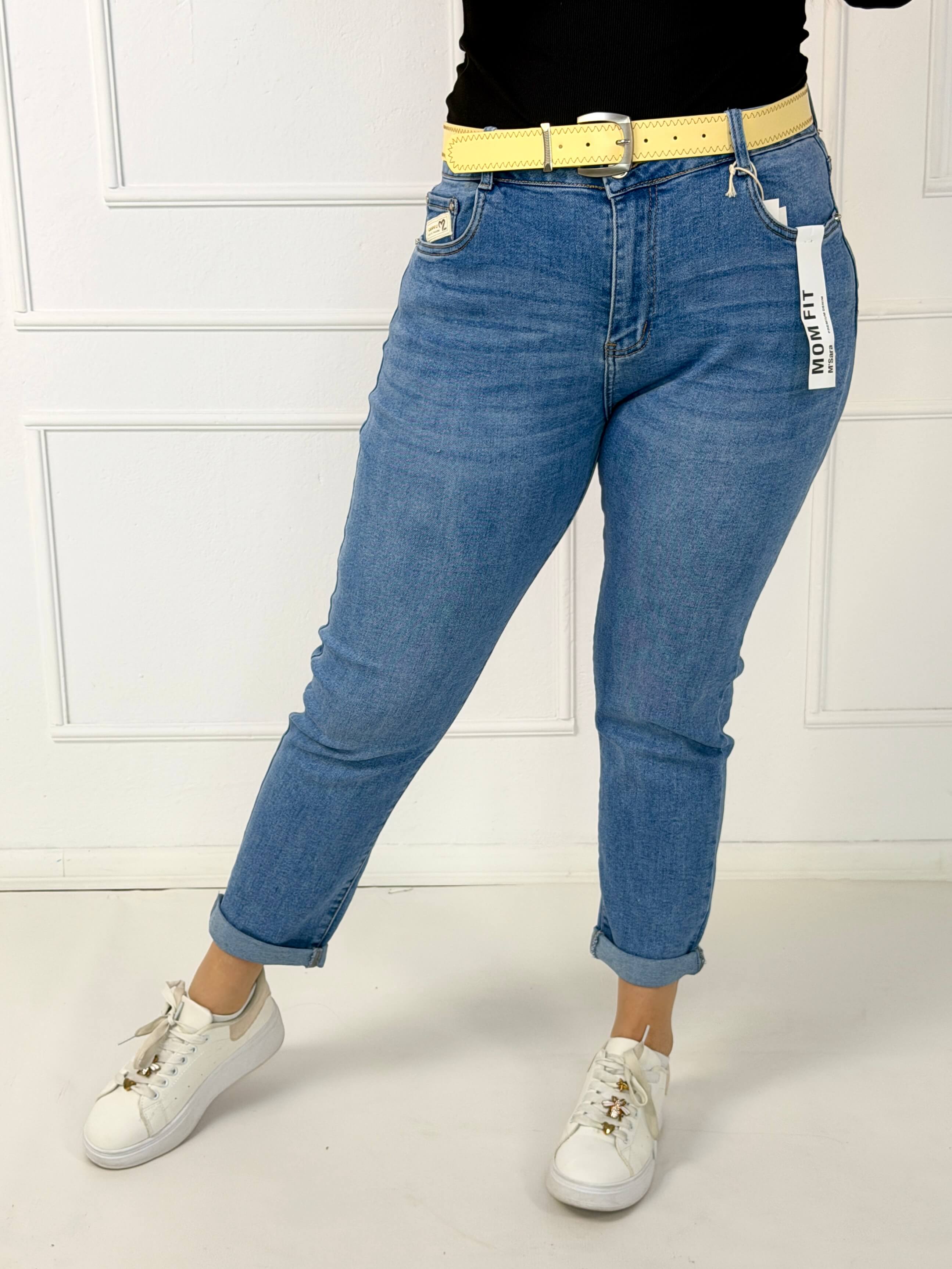 Jeansy plus size mom fit z paskiem – klasyka w nowoczesnym wydaniu Stylowa XL