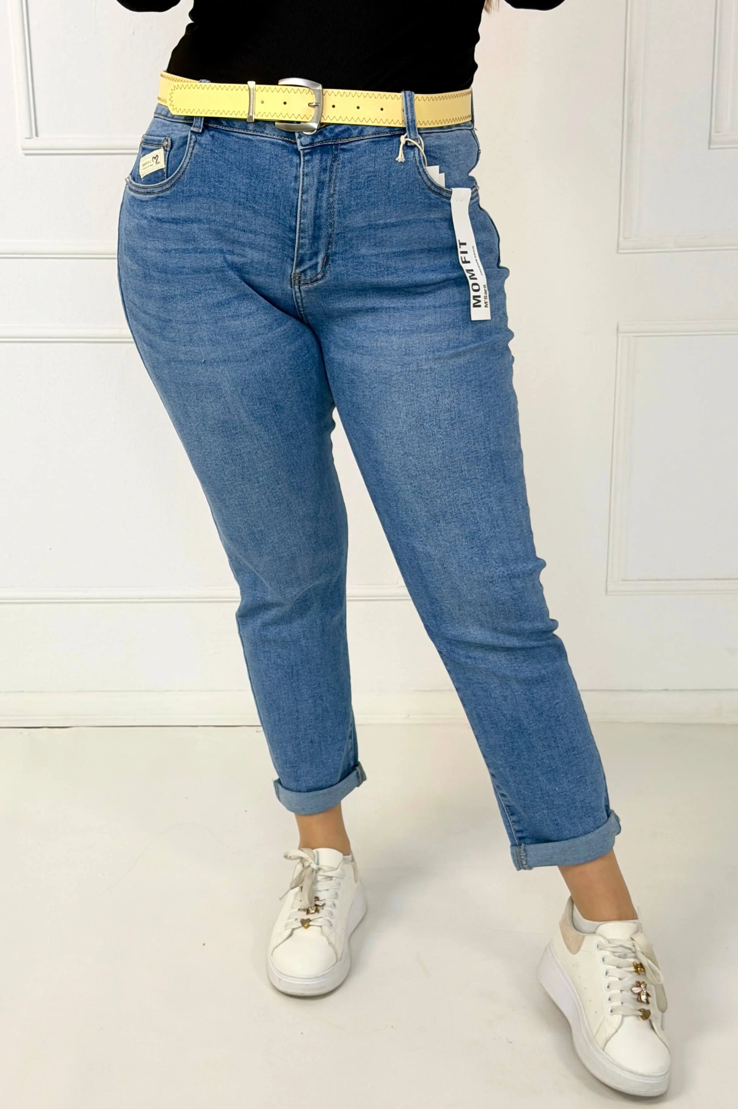 Jeansy plus size mom fit z paskiem – klasyka w nowoczesnym wydaniu Stylowa XL