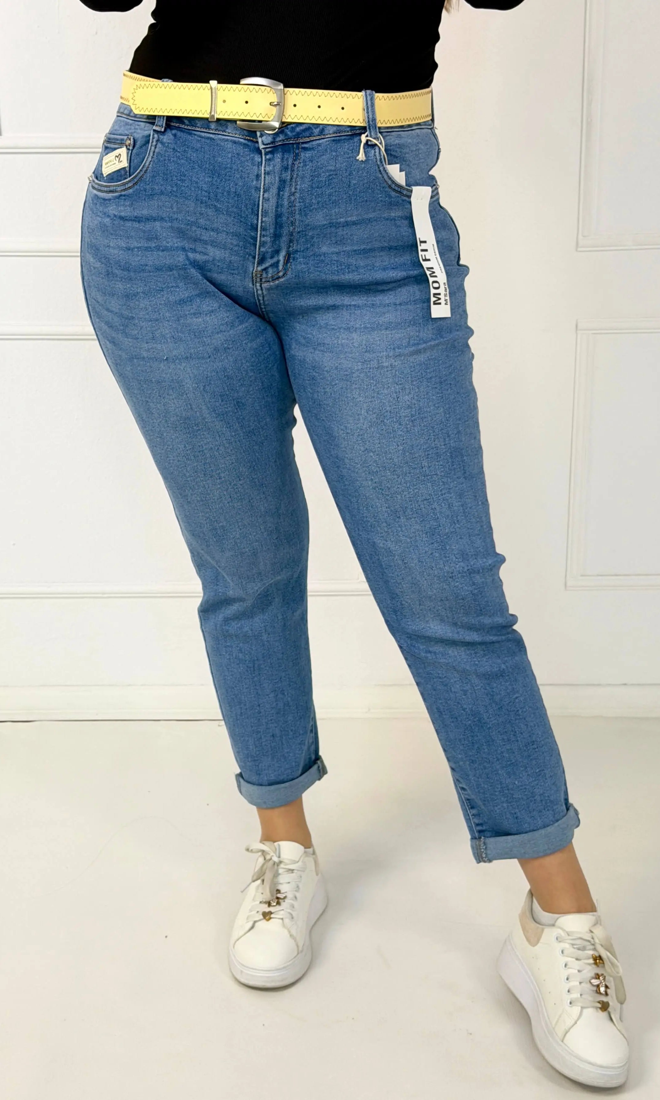 Jeansy plus size mom fit z paskiem – klasyka w nowoczesnym wydaniu Stylowa XL