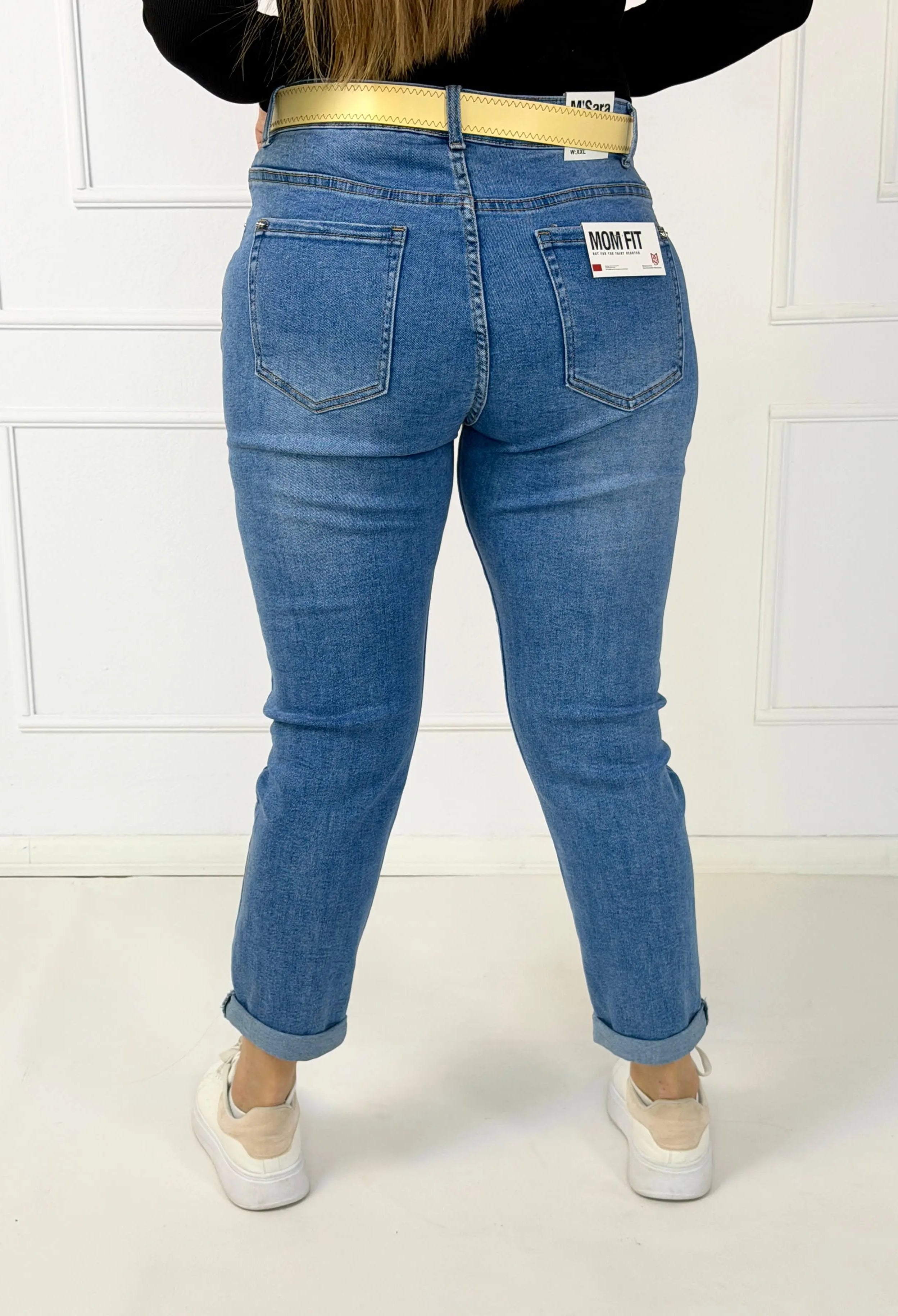 Jeansy plus size mom fit z paskiem – klasyka w nowoczesnym wydaniu Stylowa XL
