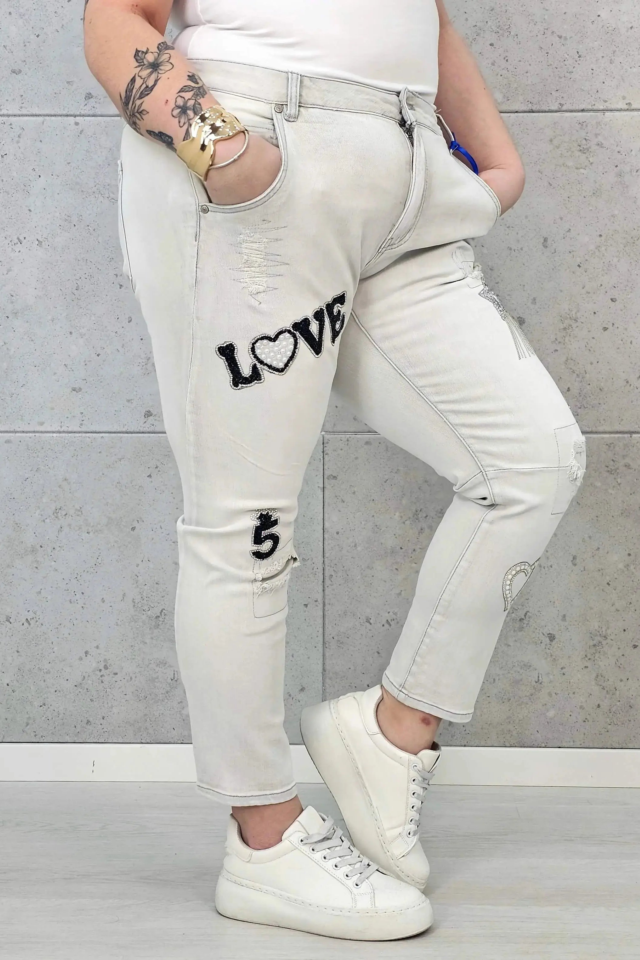 Jeansy plus size w szarym denimie – modne spodnie XXL dla kobiet Stylowa XL