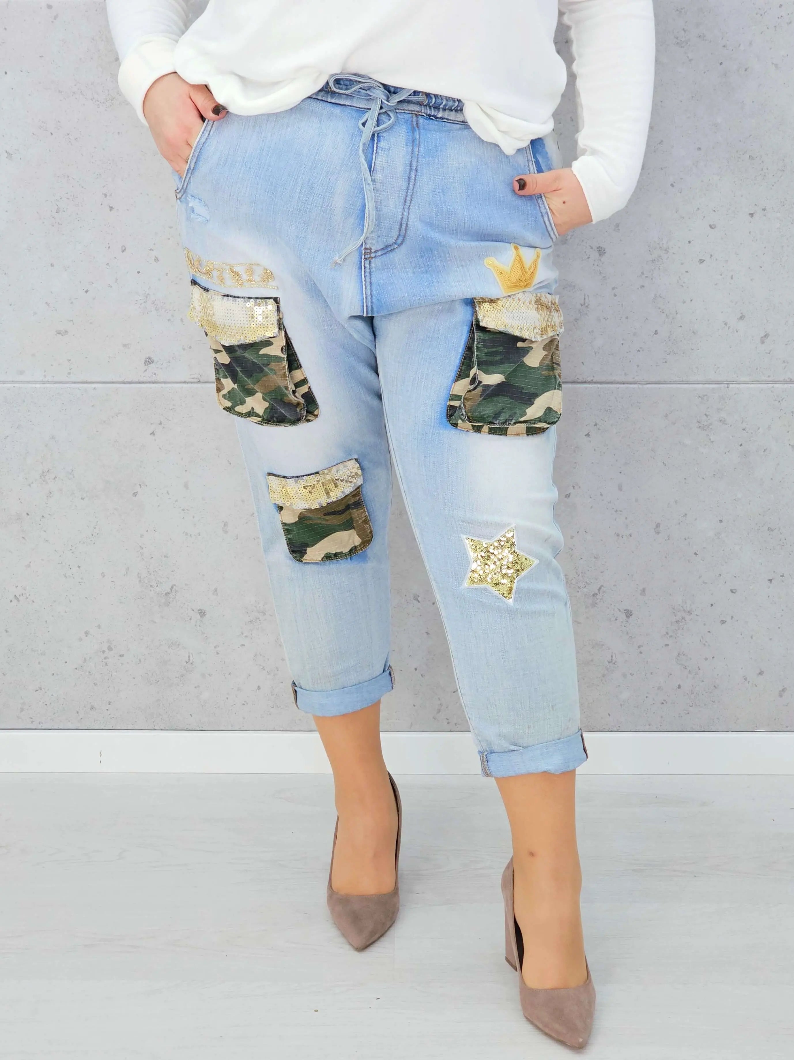 Jeansy plus size z naszywkami moro i cekinami – modne i wygodne Stylowa XL Stylowa XL