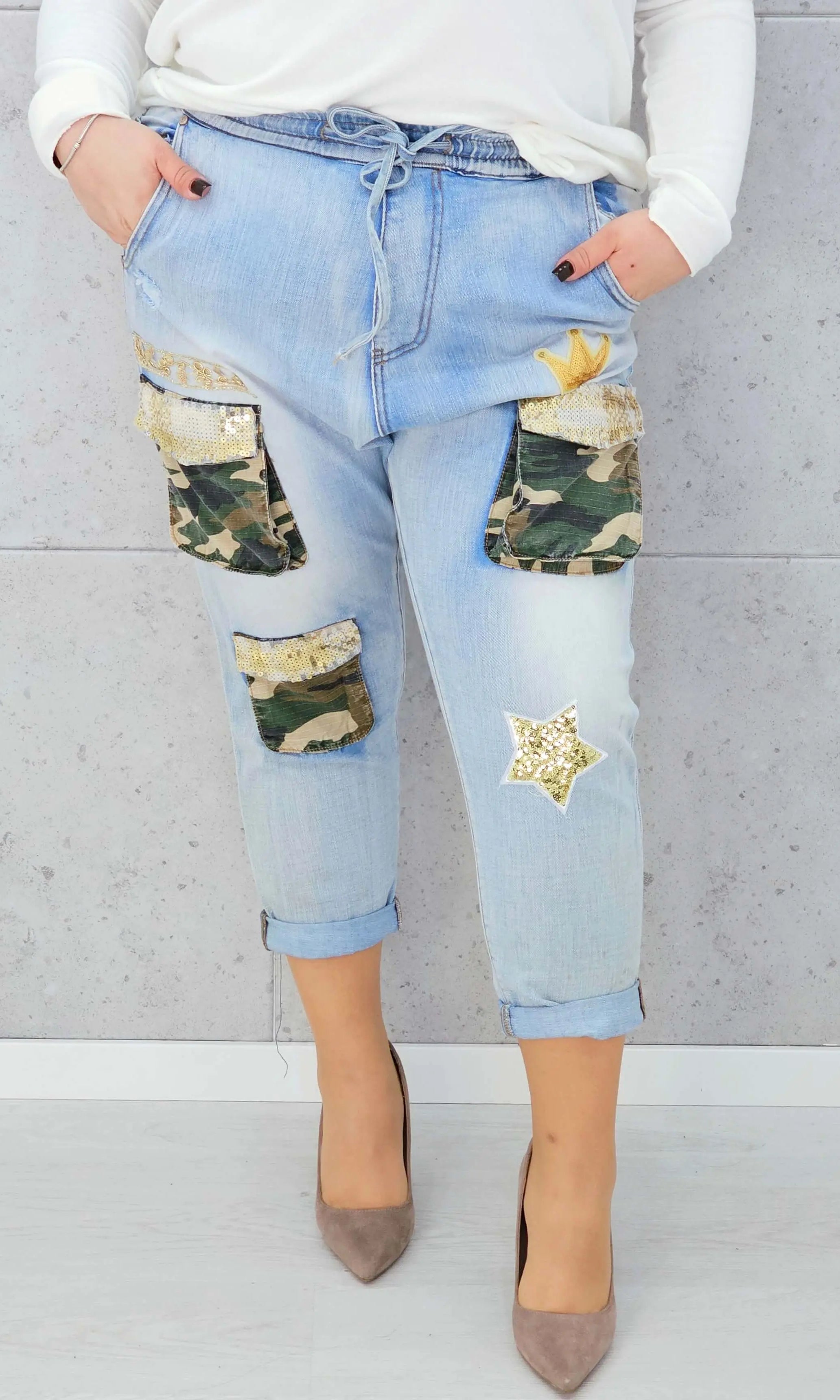 Jeansy plus size z naszywkami moro i cekinami – modne i wygodne Stylowa XL Stylowa XL