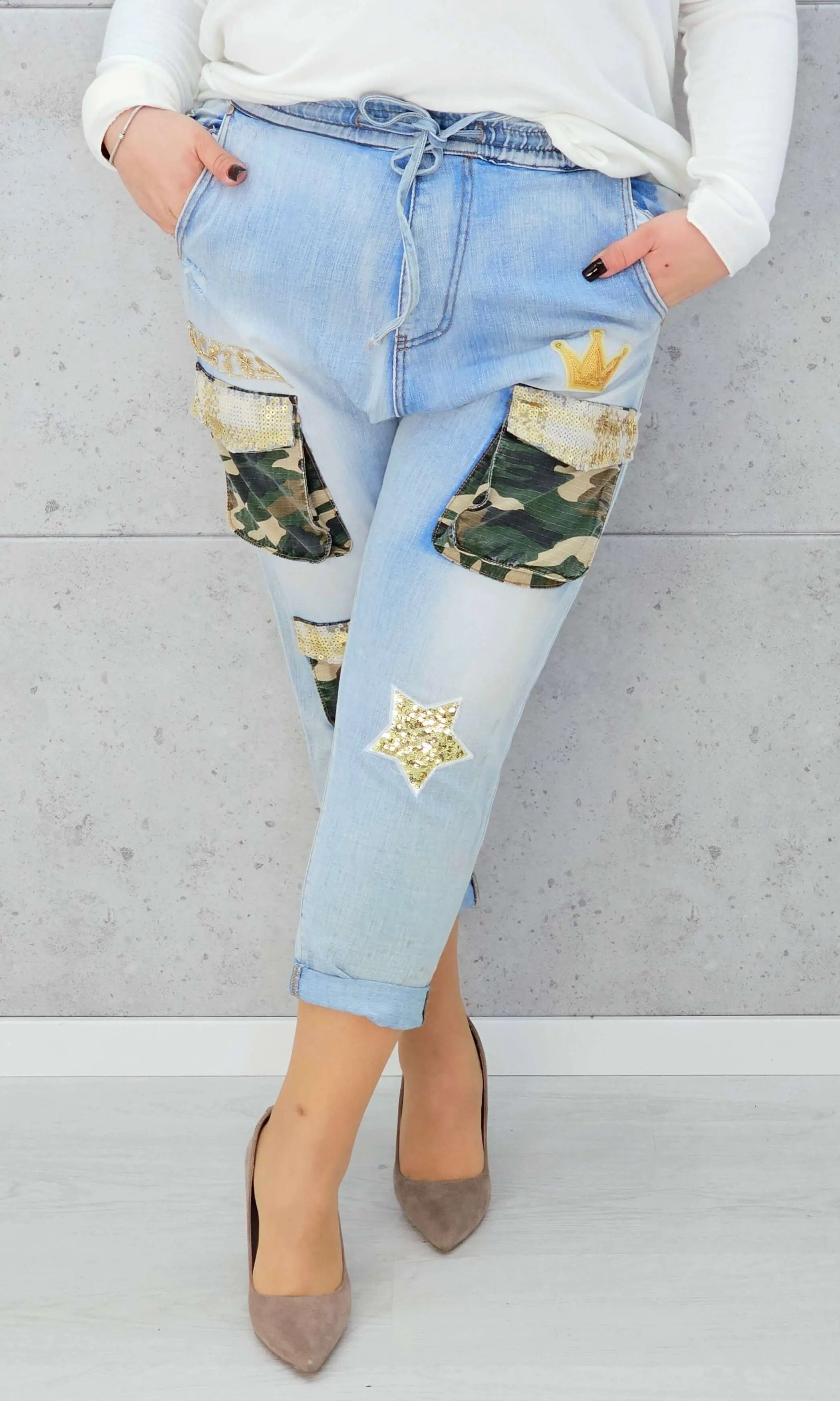 Jeansy plus size z naszywkami moro i cekinami – modne i wygodne Stylowa XL Stylowa XL