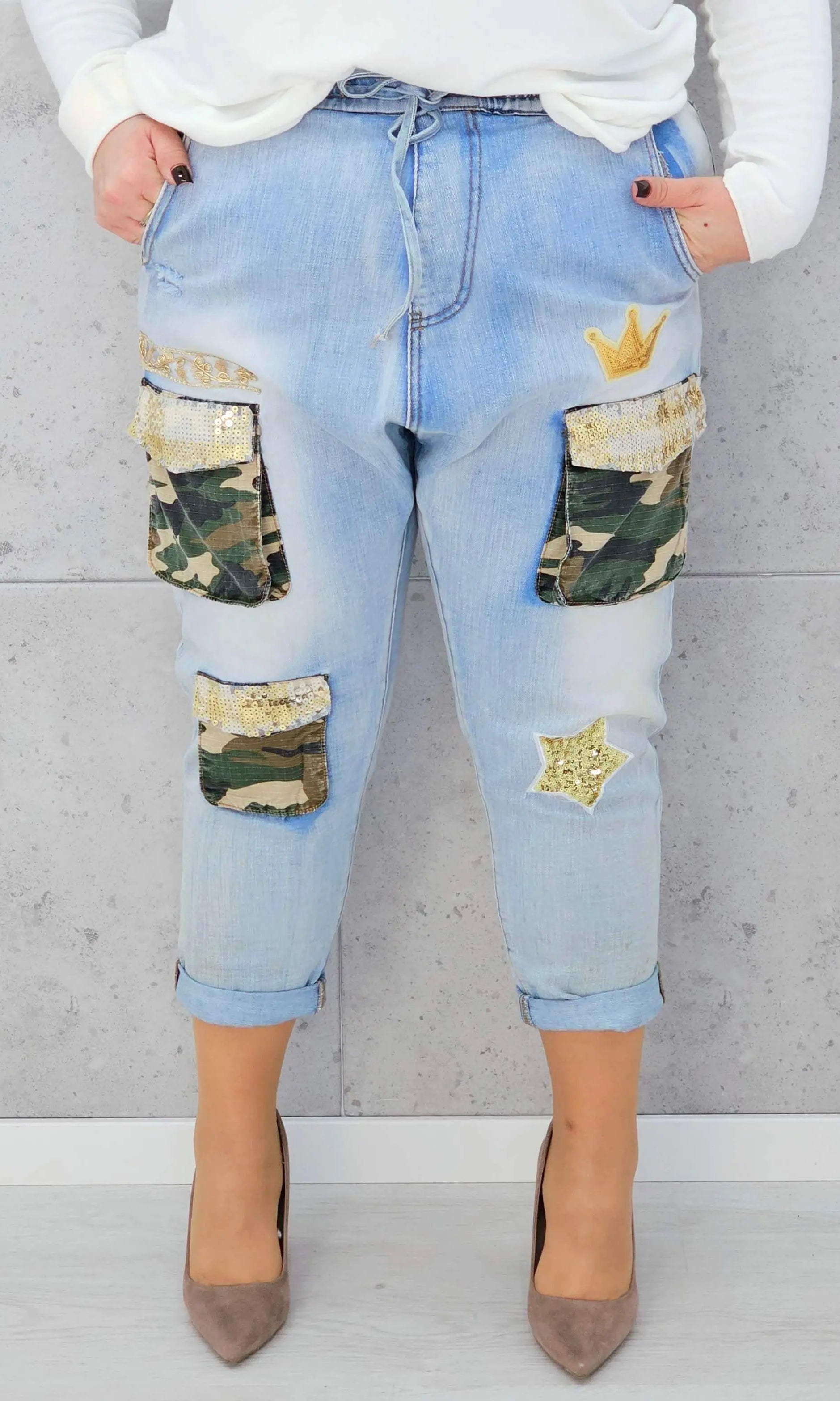 Jeansy plus size z naszywkami moro i cekinami – modne i wygodne Stylowa XL Stylowa XL