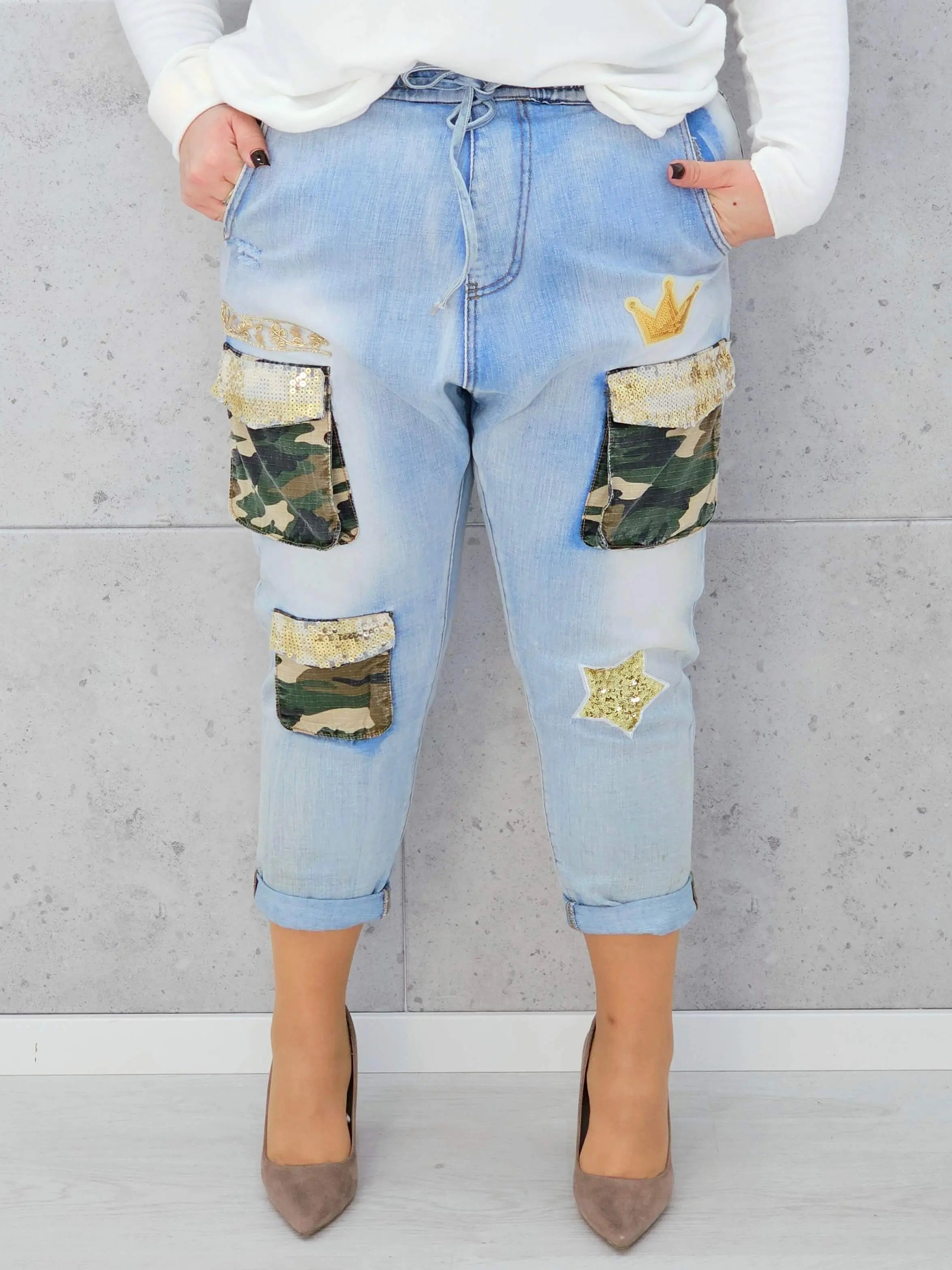 Jeansy plus size z naszywkami moro i cekinami – modne i wygodne Stylowa XL Stylowa XL