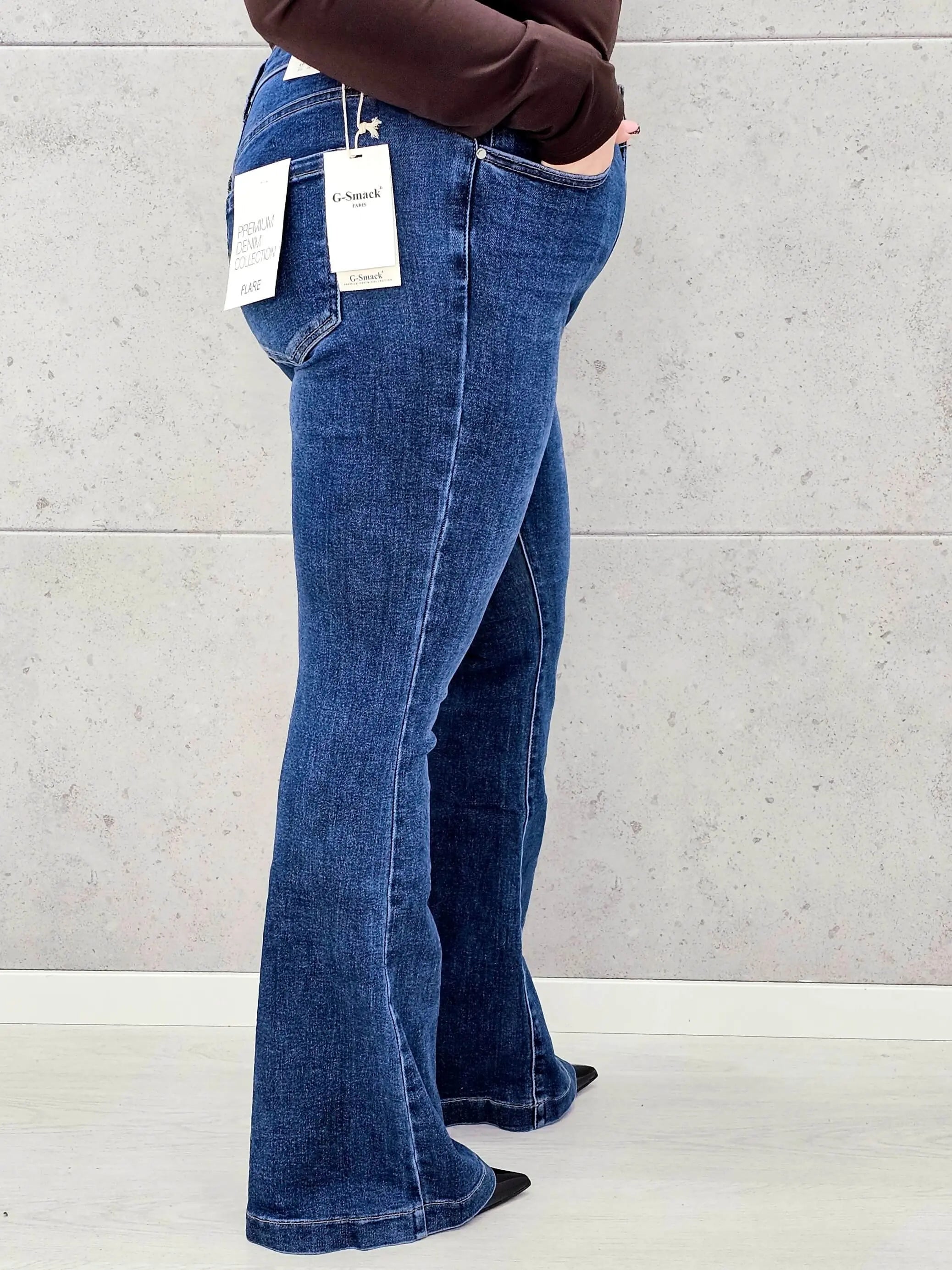 Jeansy plus size z rozszerzaną nogawką – wygoda i modelujący krój Stylowa XL