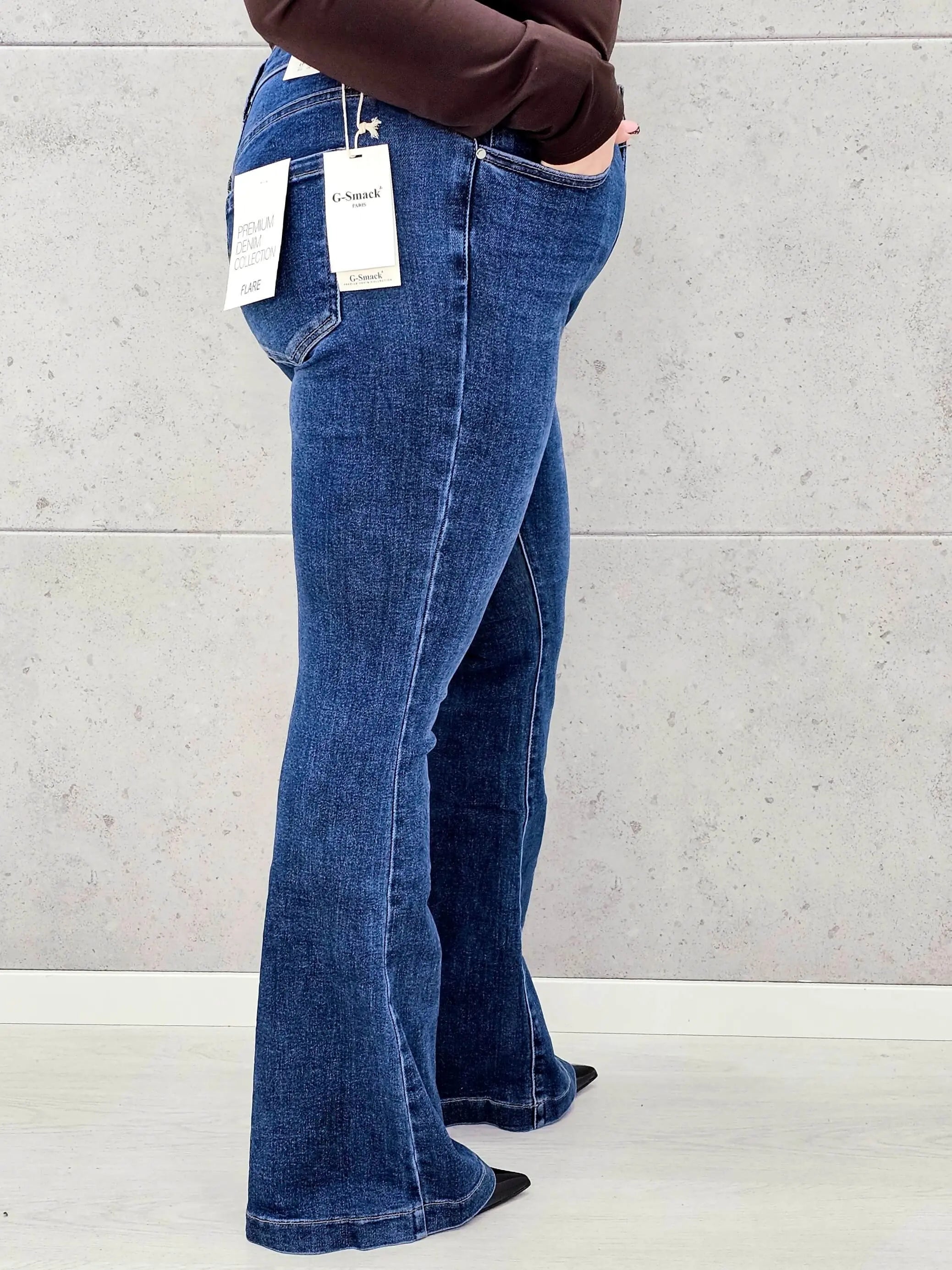 Jeansy plus size z rozszerzaną nogawką – wygoda i modelujący krój Stylowa XL