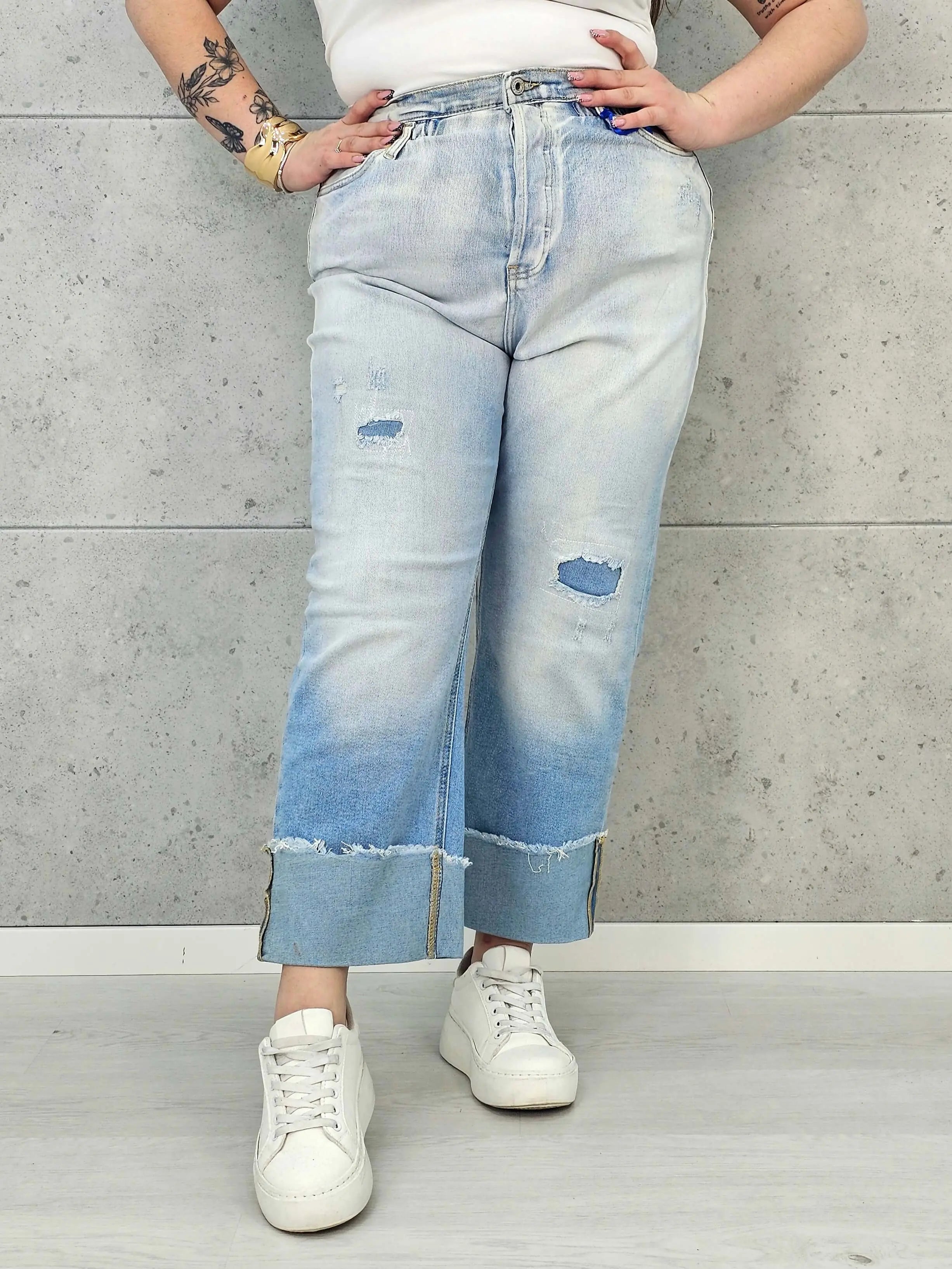 Jeansy plus size z szerokimi mankietami – wygodny denim XXL Stylowa XL