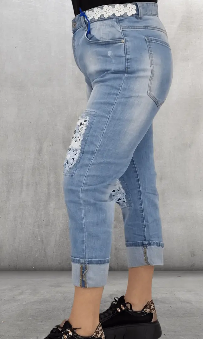 Jeansy z koronkowym akcentem Stylowa XL
