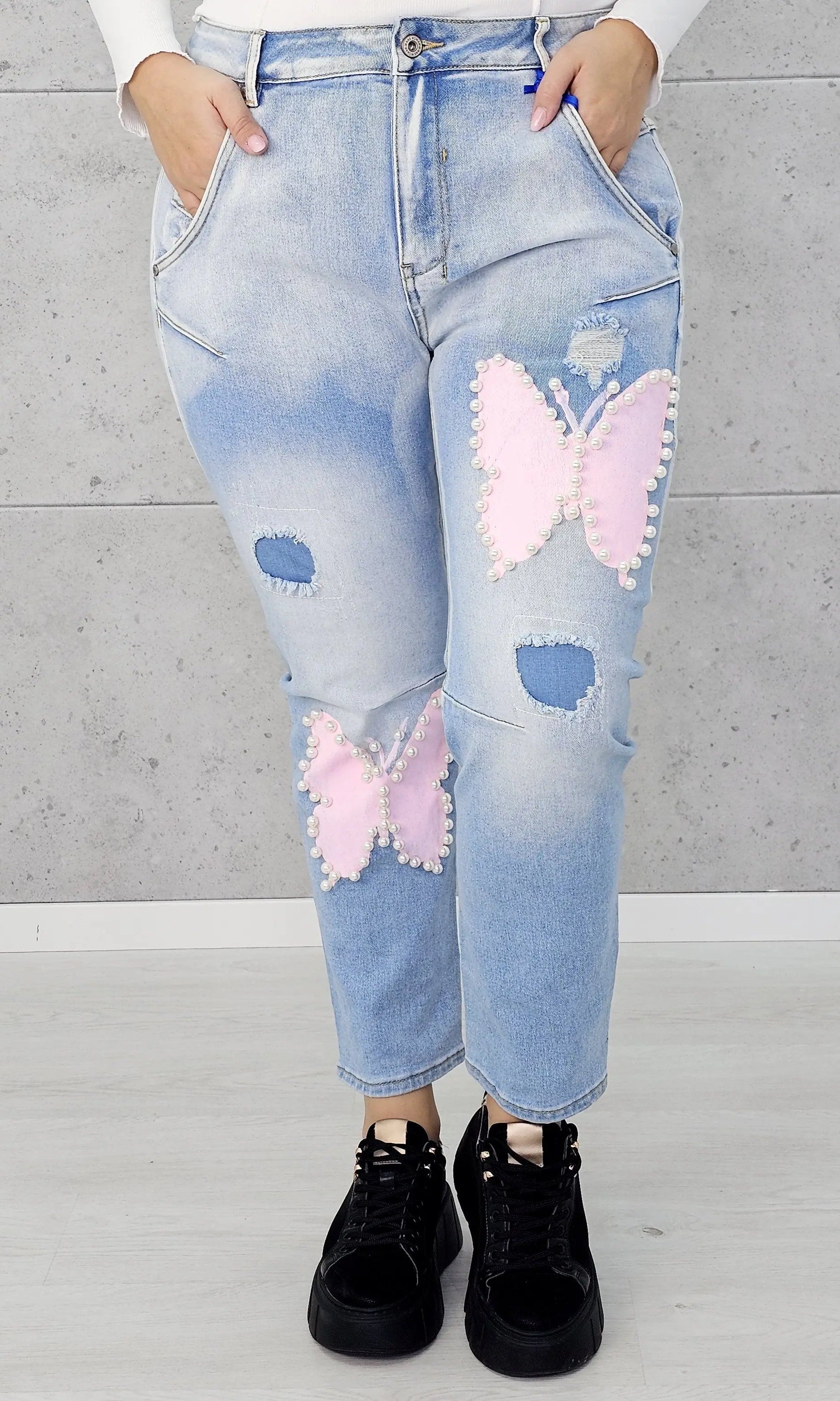 Jeansy z różowymi motylami i perełkami Stylowa XL