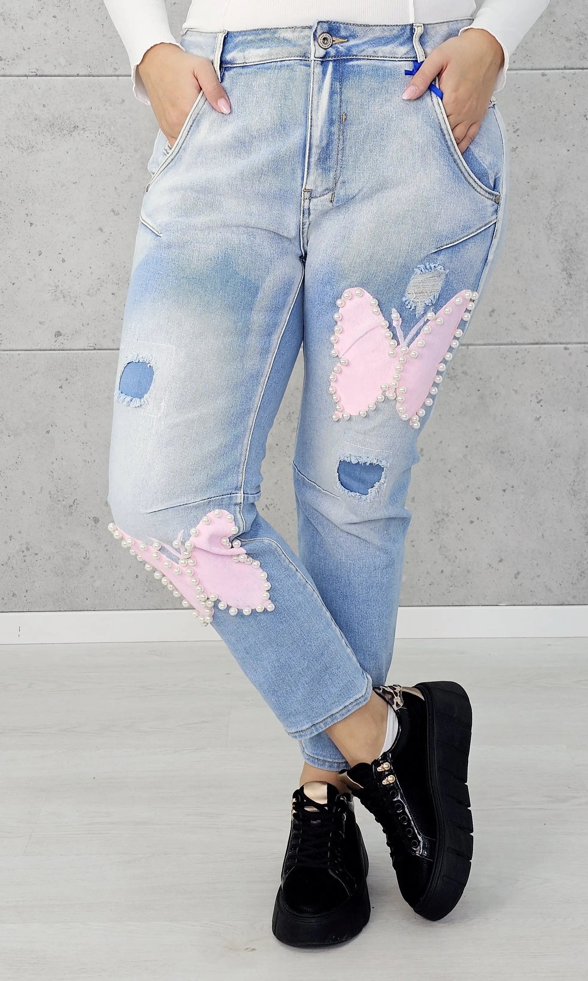 Jeansy z różowymi motylami i perełkami Stylowa XL