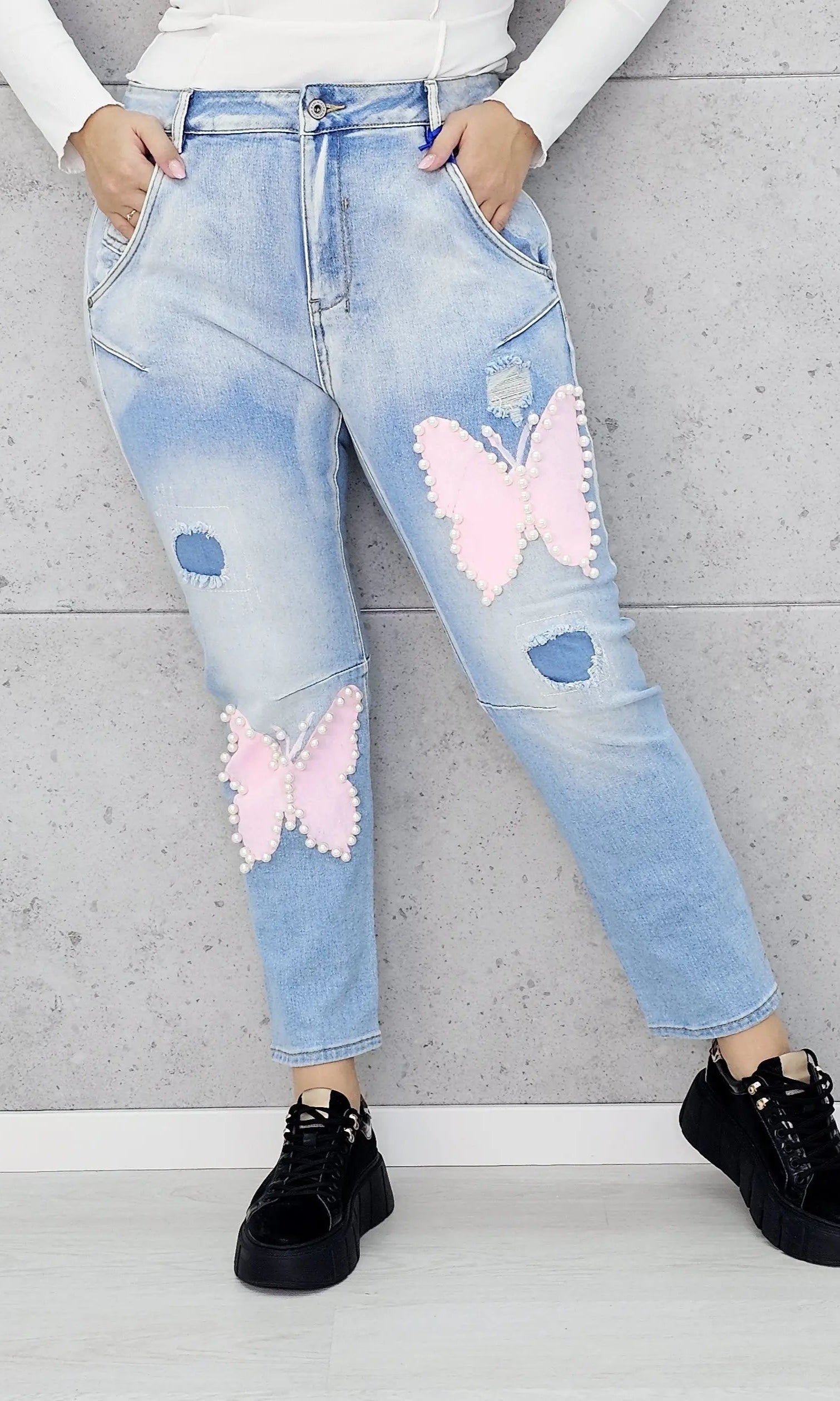 Jeansy z różowymi motylami i perełkami Stylowa XL