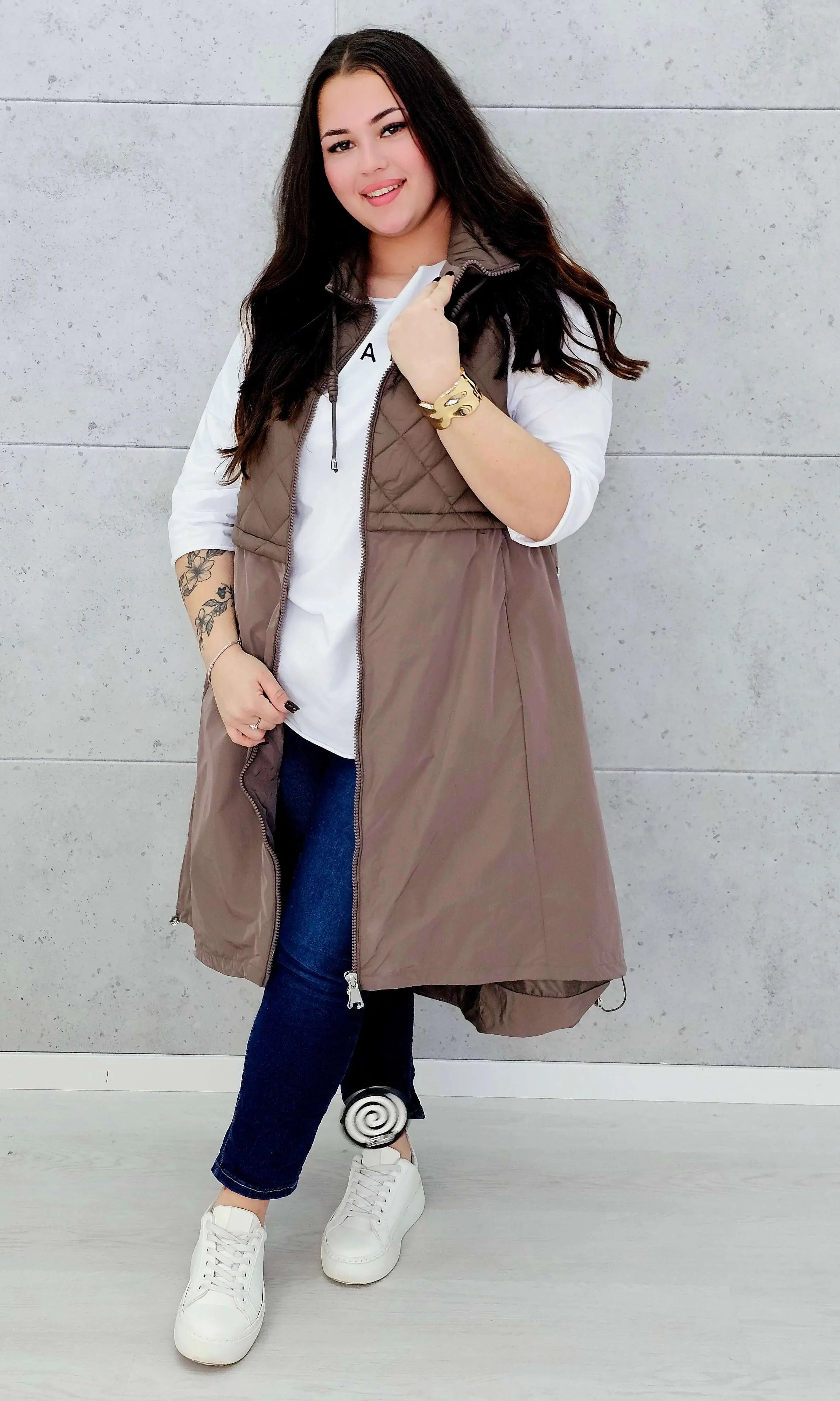 Kamizelka plus size długa z pikowaną górą – kolor i styl na chłodniejsze dni Stylowa XL