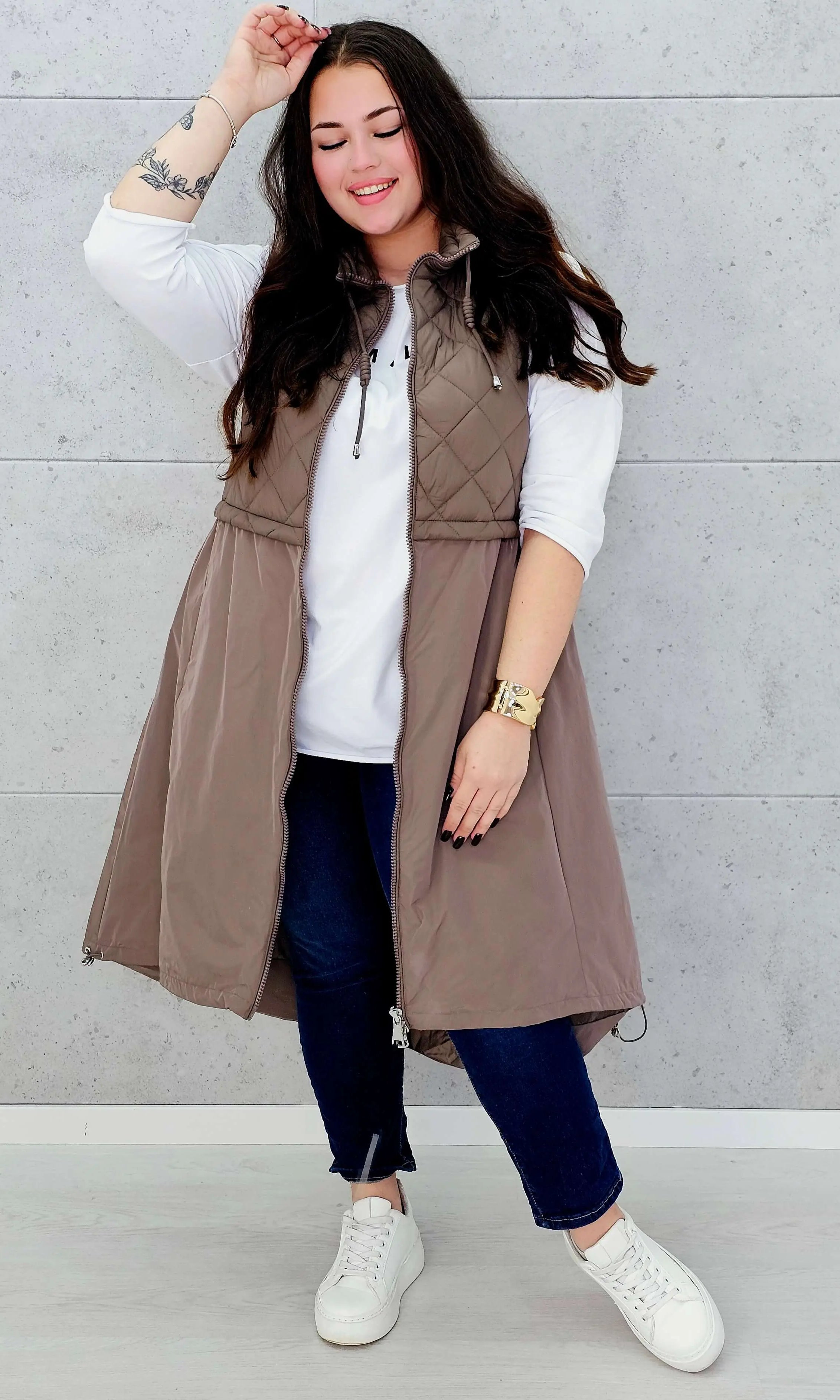 Kamizelka plus size długa z pikowaną górą – kolor i styl na chłodniejsze dni Stylowa XL