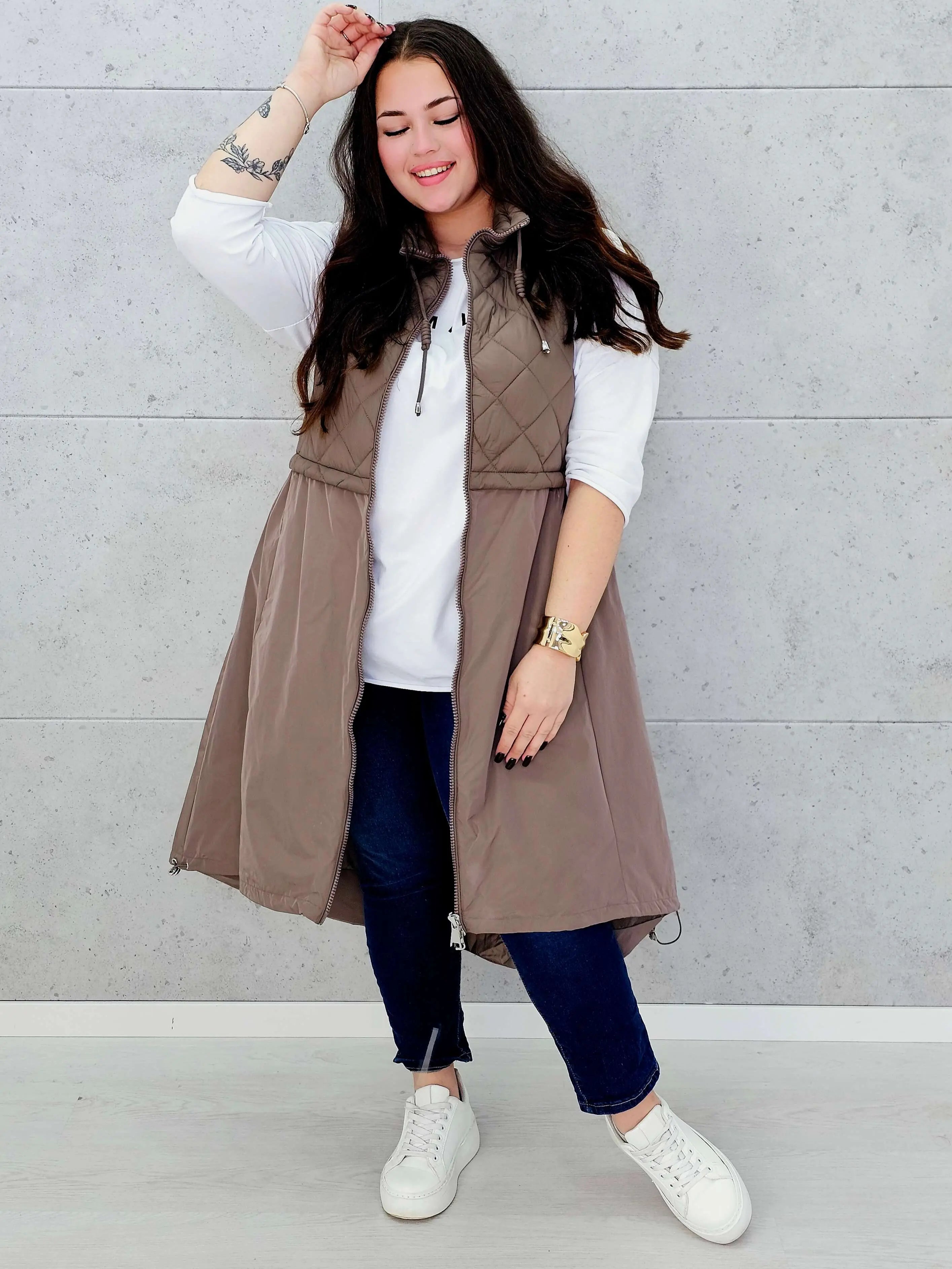 Kamizelka plus size długa z pikowaną górą – kolor i styl na chłodniejsze dni Stylowa XL