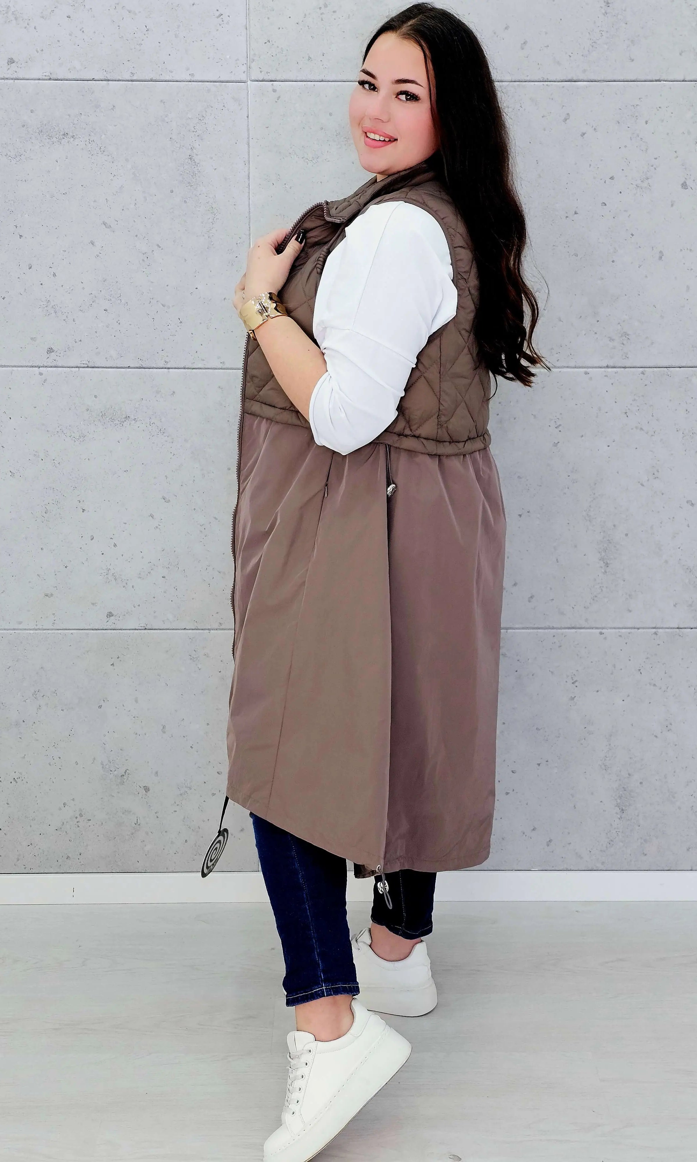 Kamizelka plus size długa z pikowaną górą – kolor i styl na chłodniejsze dni Stylowa XL