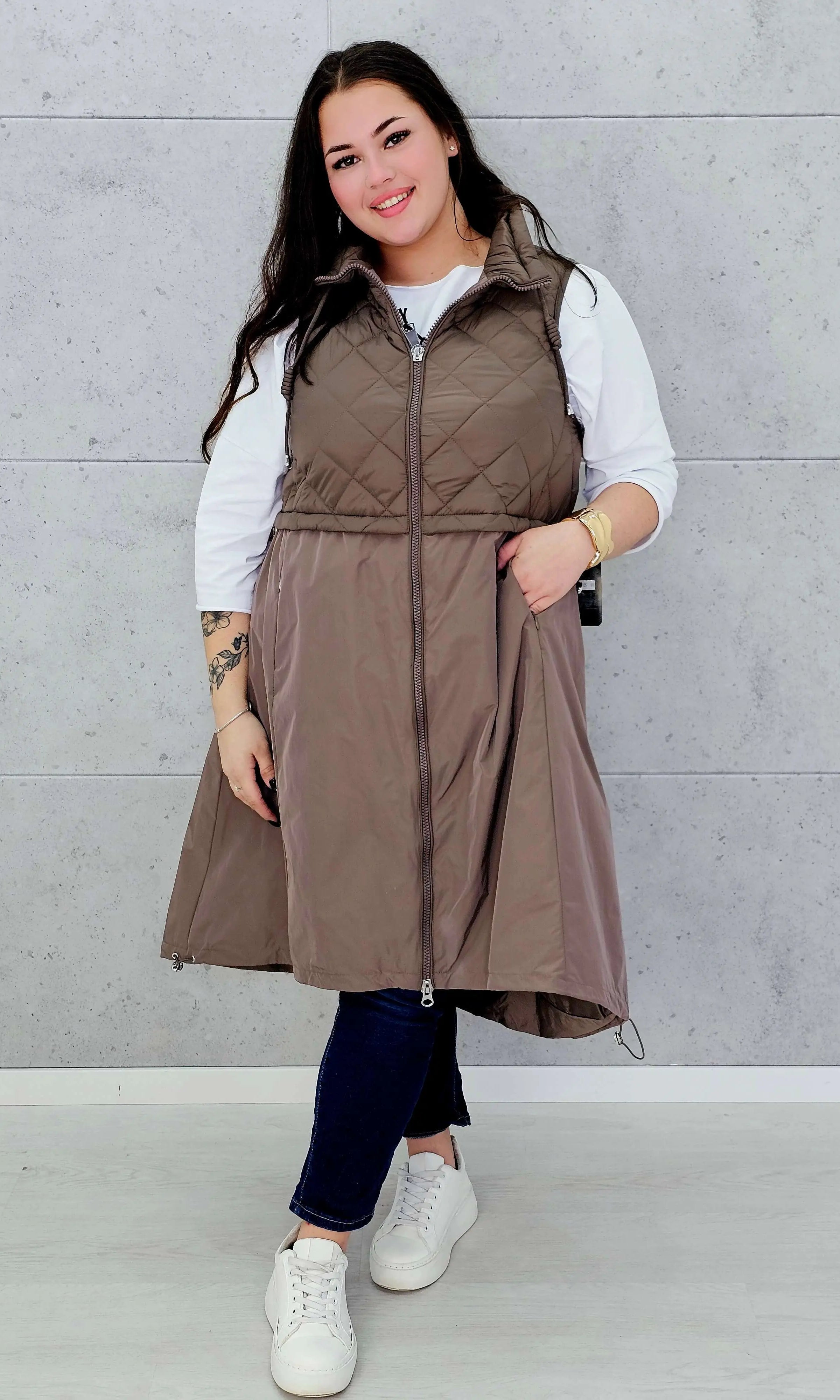 Kamizelka plus size długa z pikowaną górą – kolor i styl na chłodniejsze dni Stylowa XL