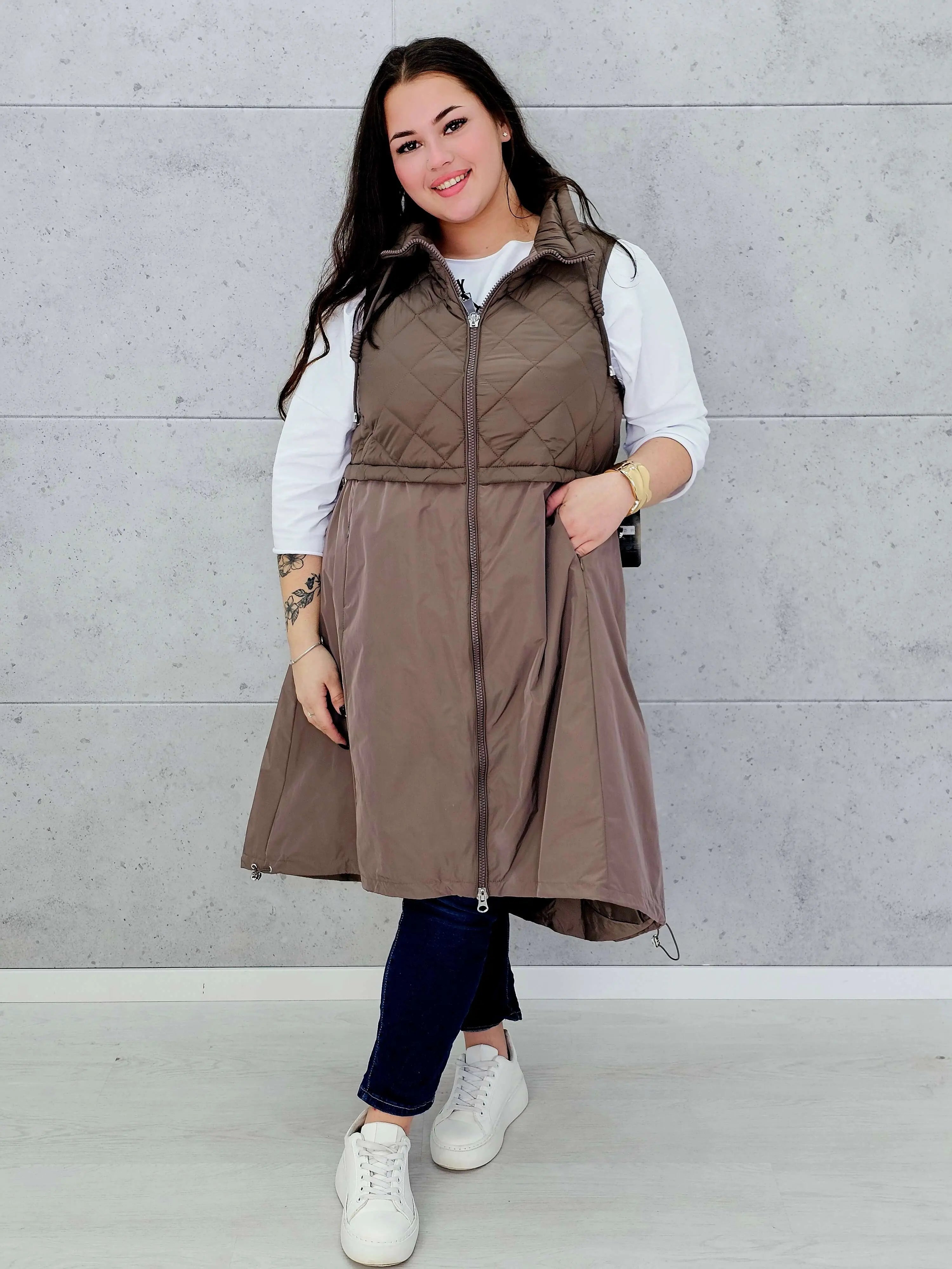 Kamizelka plus size długa z pikowaną górą – kolor i styl na chłodniejsze dni Stylowa XL