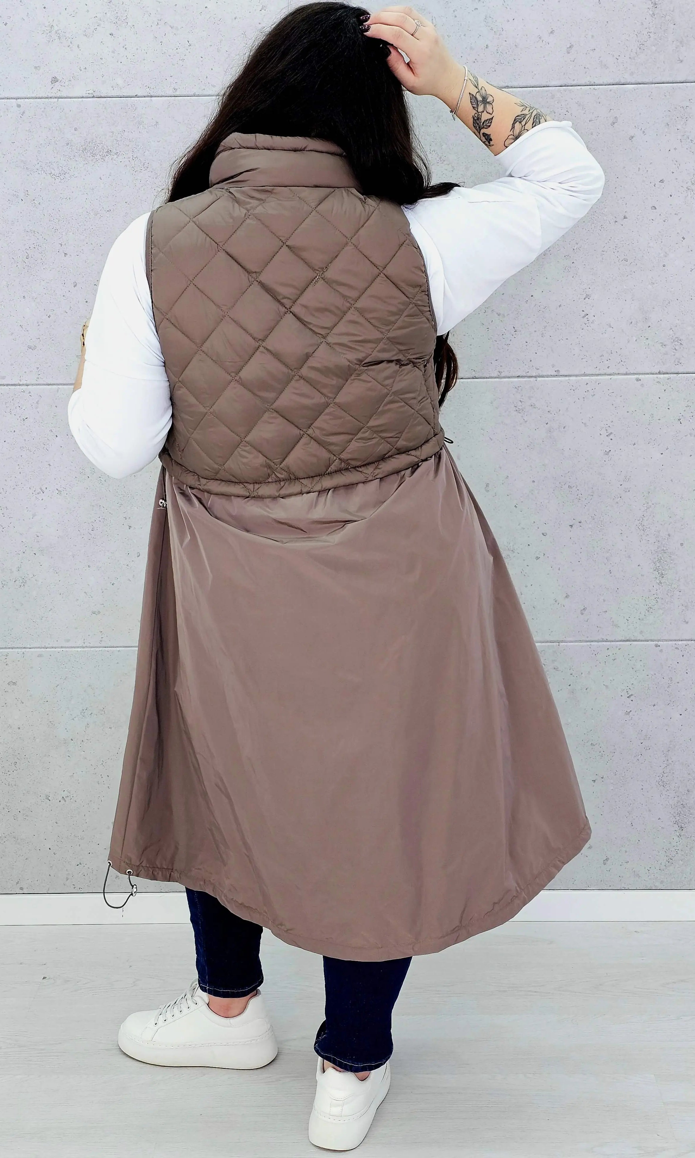 Kamizelka plus size długa z pikowaną górą – kolor i styl na chłodniejsze dni Stylowa XL