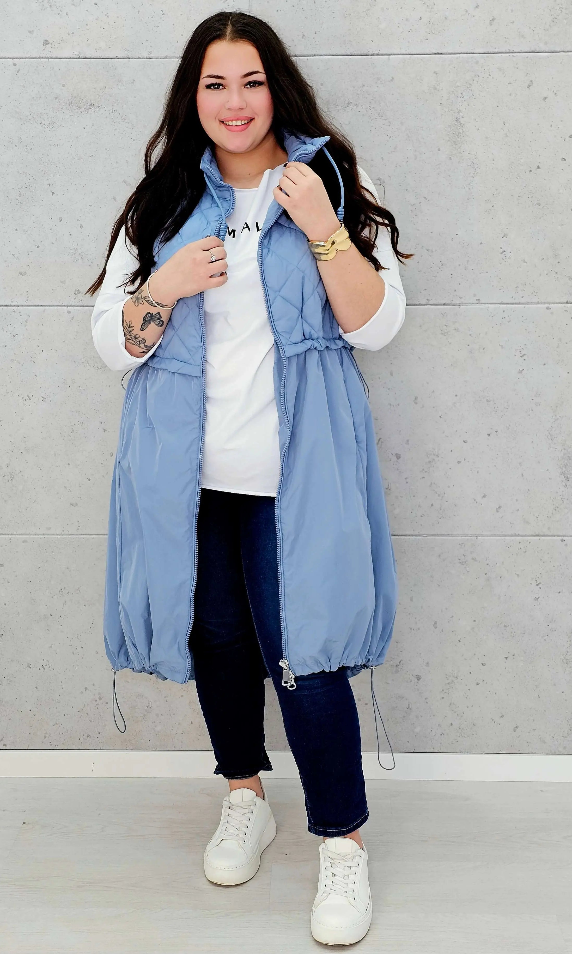 Kamizelka plus size długa z pikowaną górą – kolor i styl na chłodniejsze dni Stylowa XL