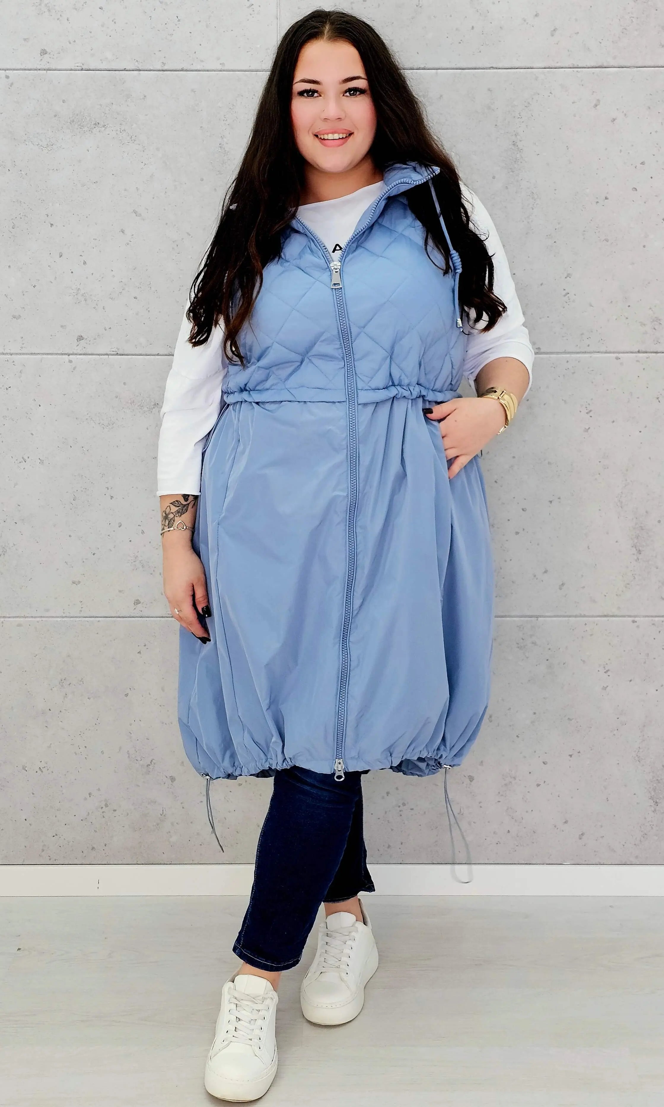 Kamizelka plus size długa z pikowaną górą – kolor i styl na chłodniejsze dni Stylowa XL