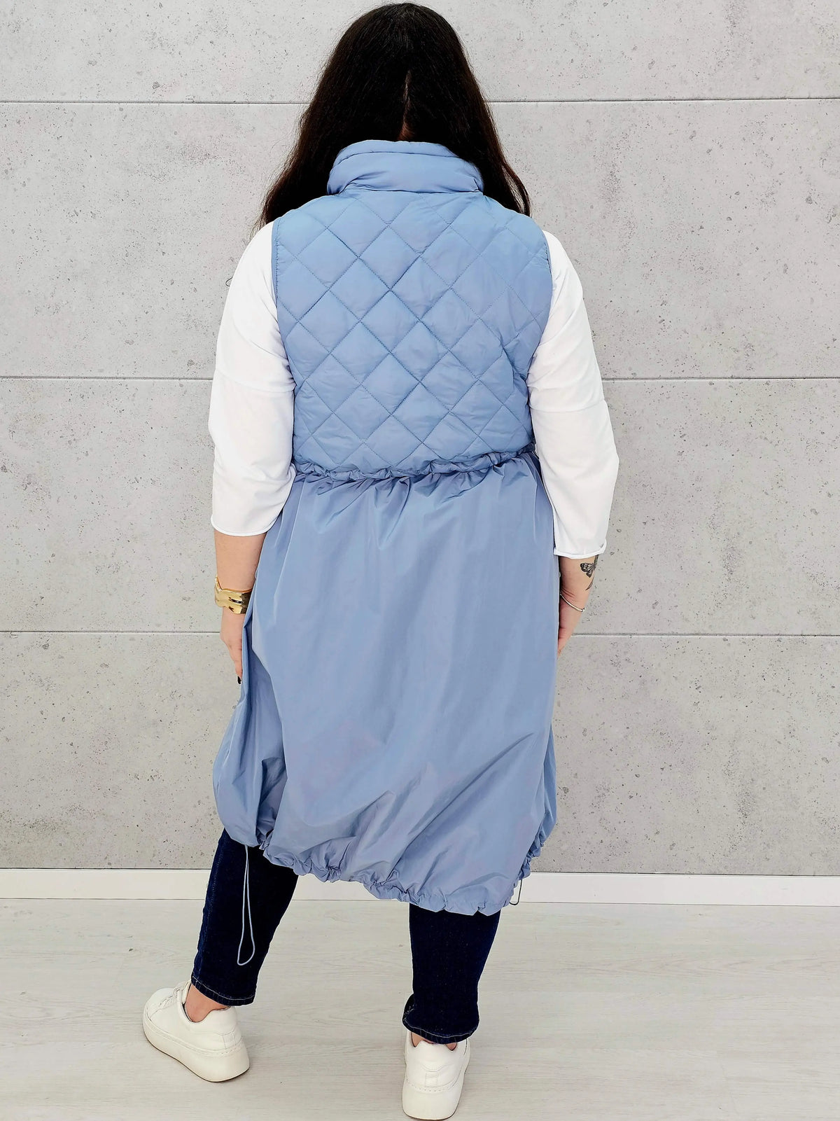 Kamizelka plus size długa z pikowaną górą – kolor i styl na chłodniejsze dni Stylowa XL
