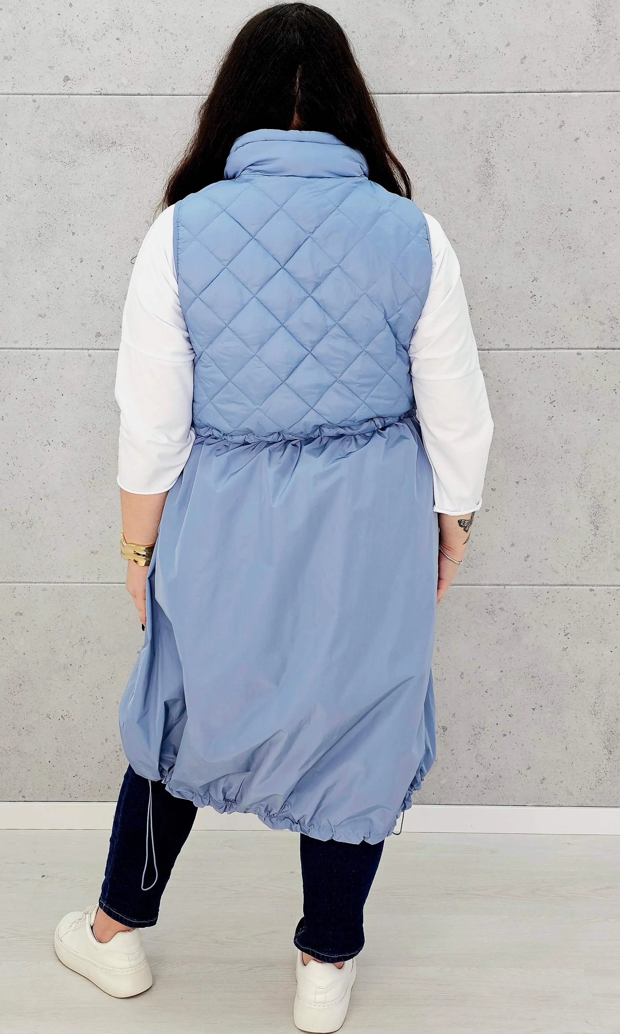 Kamizelka plus size długa z pikowaną górą – kolor i styl na chłodniejsze dni Stylowa XL