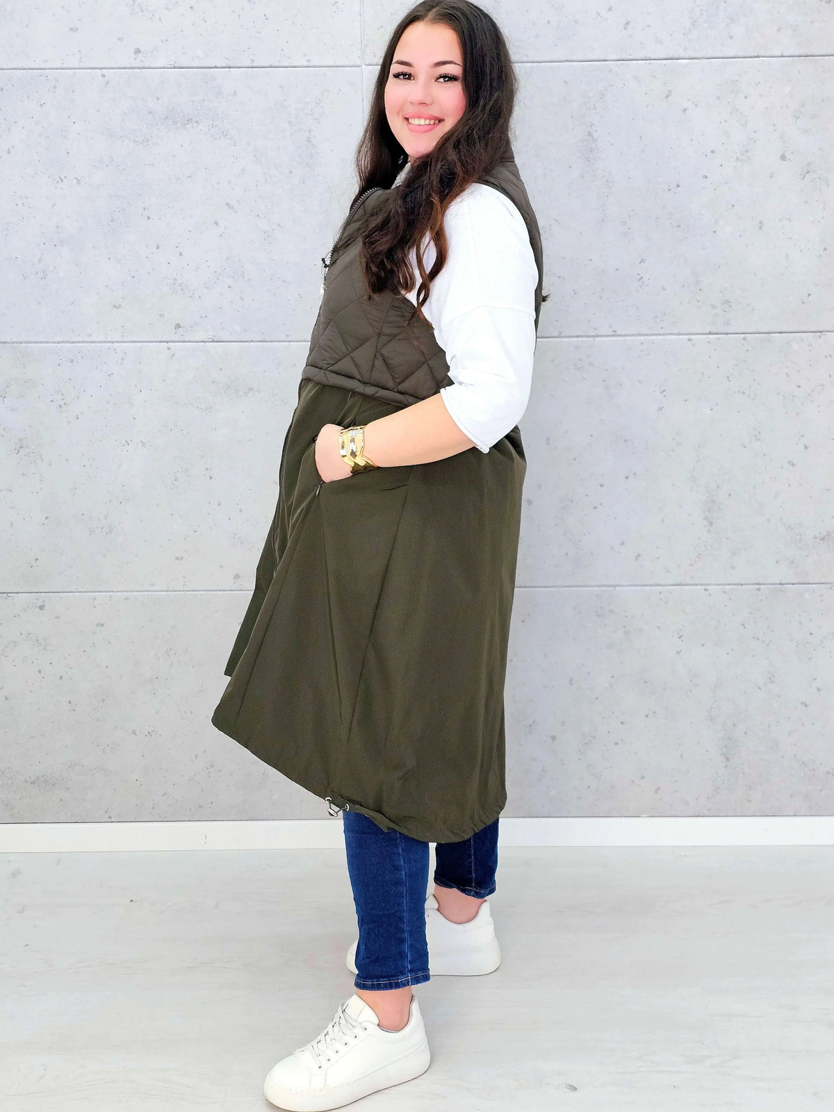 Kamizelka plus size długa z pikowaną górą – kolor i styl na chłodniejsze dni Stylowa XL