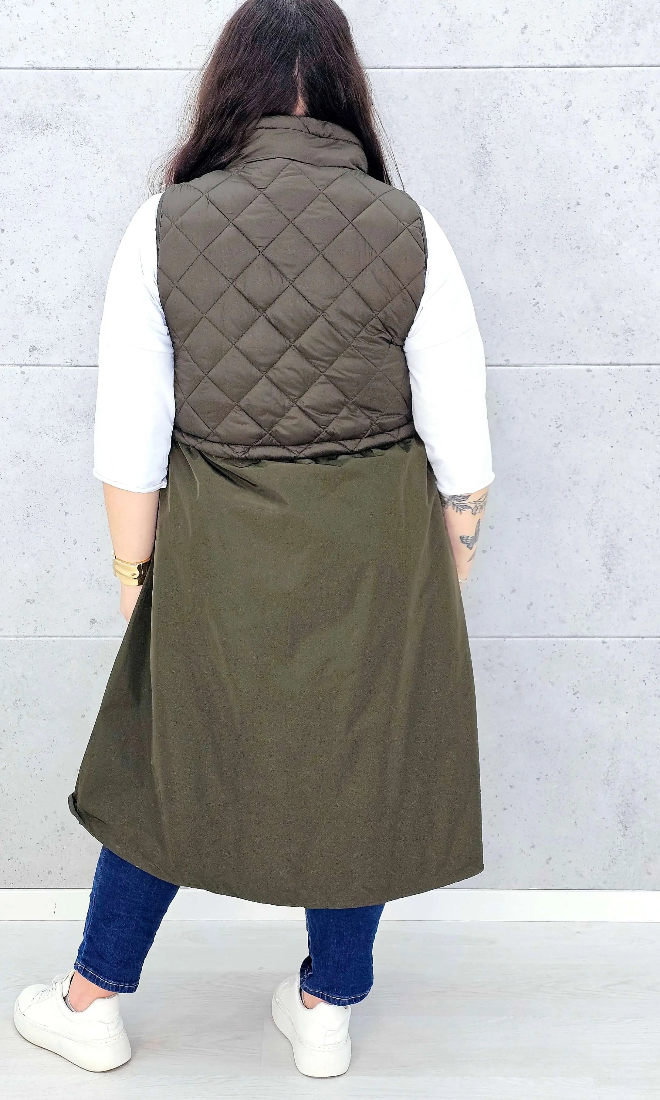 Kamizelka plus size długa z pikowaną górą – kolor i styl na chłodniejsze dni Stylowa XL